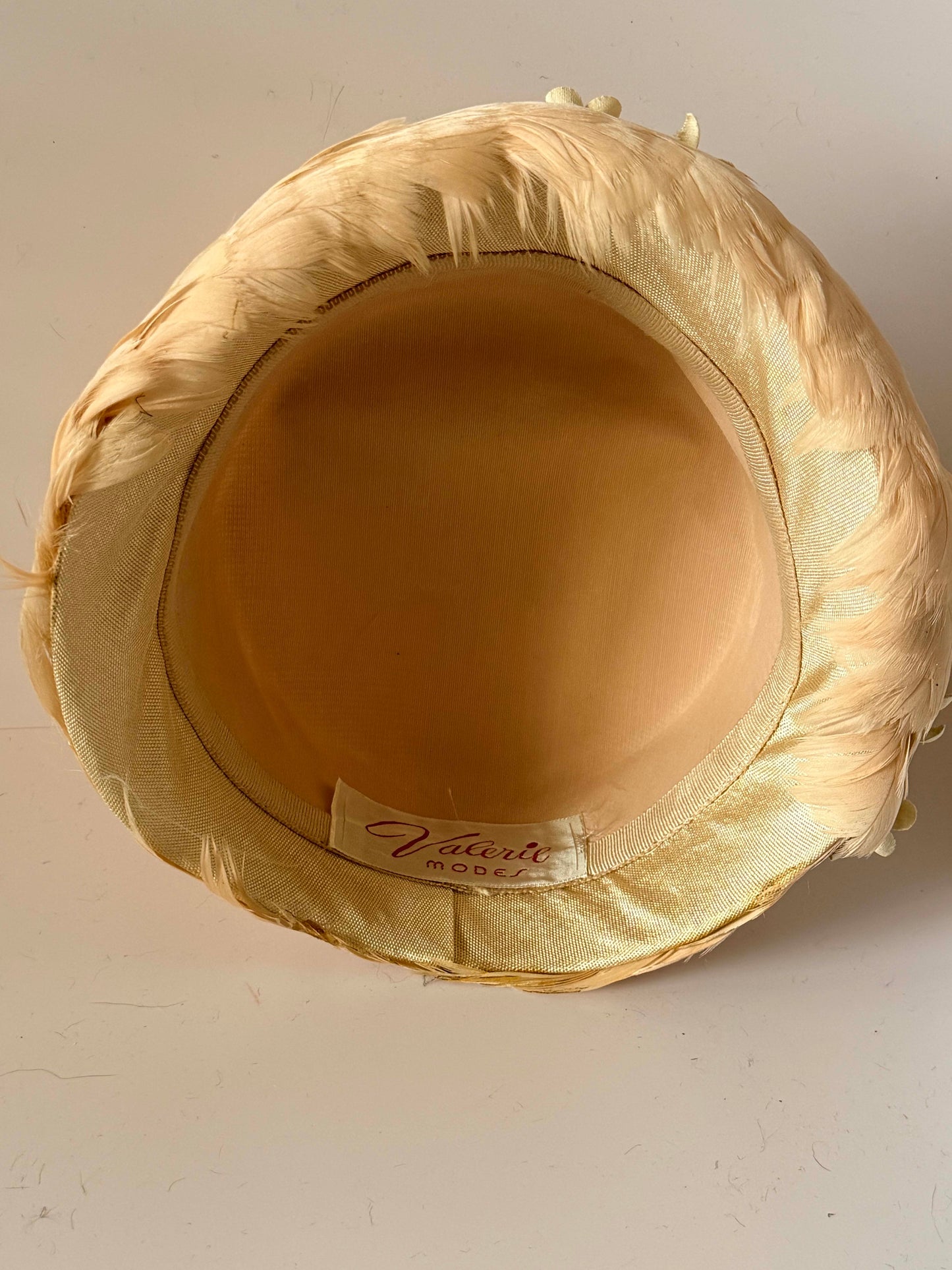 Vintage Valerie Modes Ivory Brim Hat, 1950s Floral Hat, Feather Wedding Hat, Bridal Cocktail Hat, Church Hat, Mid Century Millinery
