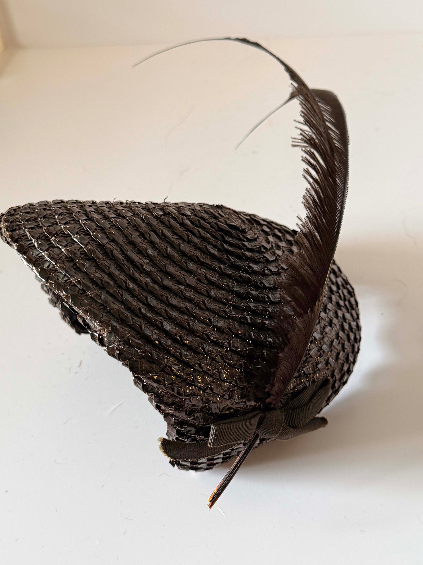 Vintage Brown Raffia Tilt Hat, Asymmetrical Cocktail Hat, Feather Fascinator, 1950s Millinery, Sculptural Straw Hat, Derby Hat, Wedding Guest Hat