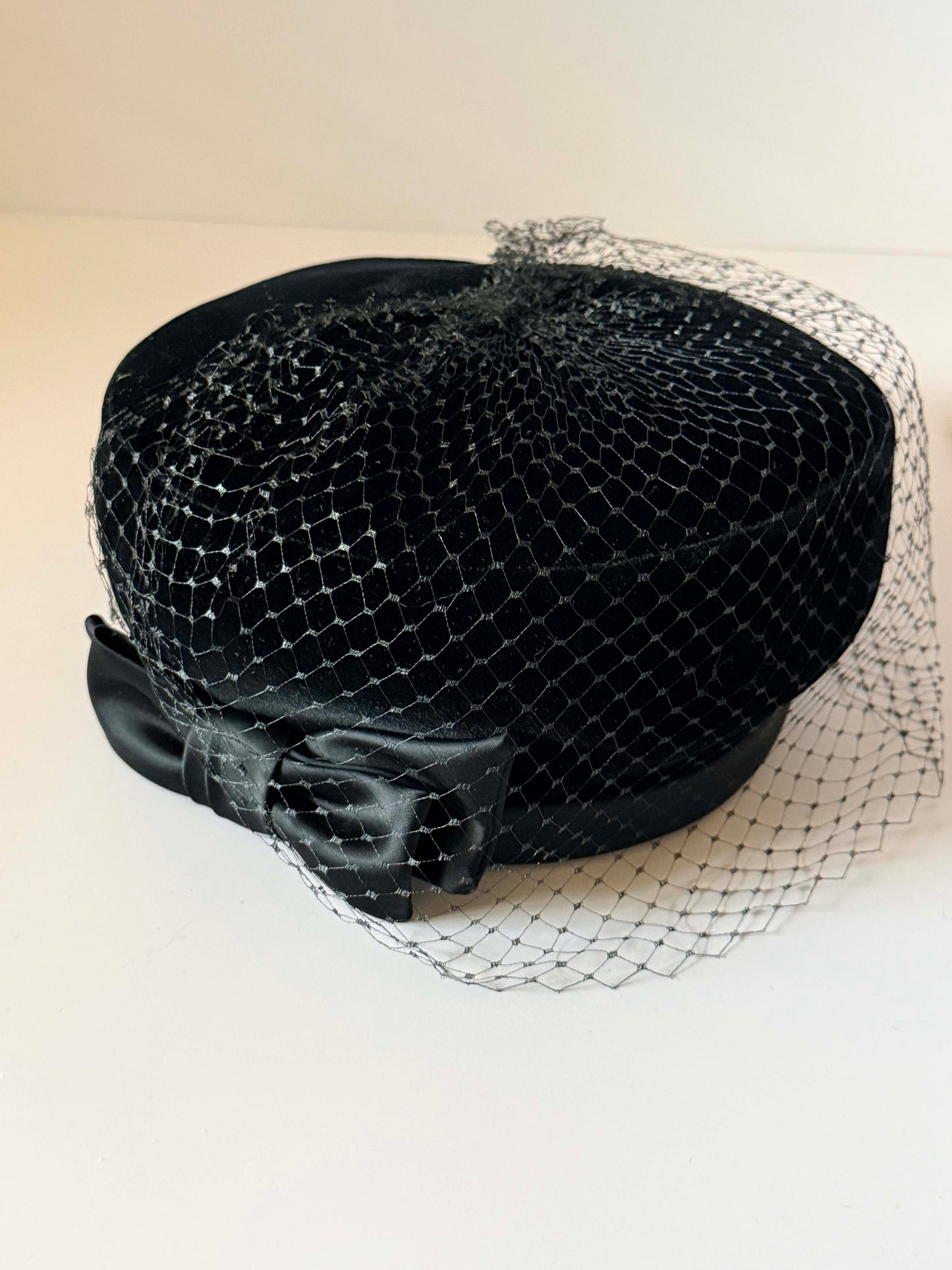 Vintage Black Velvet Pillbox Hat, Birdcage Veil Hat, Satin Bow Cocktail Hat, Vintage Funeral Hat, Women's Formal Hat, Classic Millinery