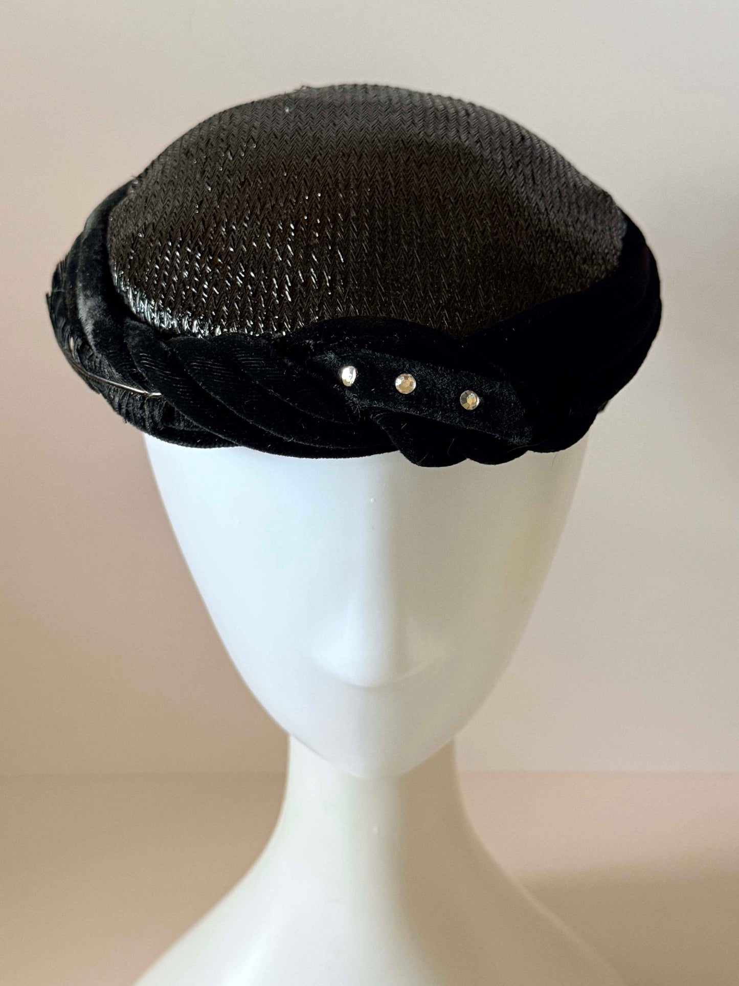 Vintage Black Pillbox Hat, Velvet Trim Hat, Sinamay Cocktail Hat, Feather Fascinator, Classic Formal Hat, Elegant Vintage Millinery