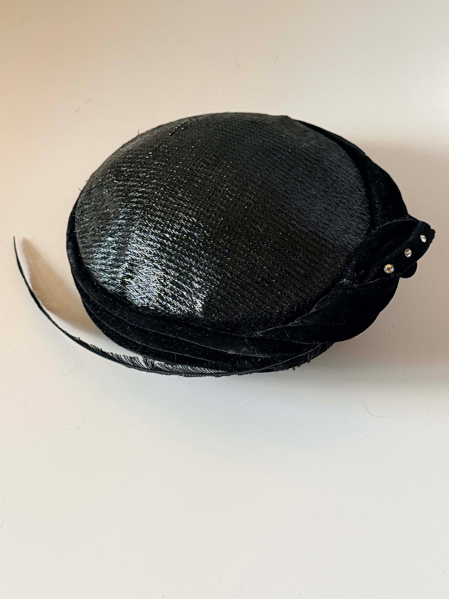 Vintage Black Pillbox Hat, Velvet Trim Hat, Sinamay Cocktail Hat, Feather Fascinator, Classic Formal Hat, Elegant Vintage Millinery