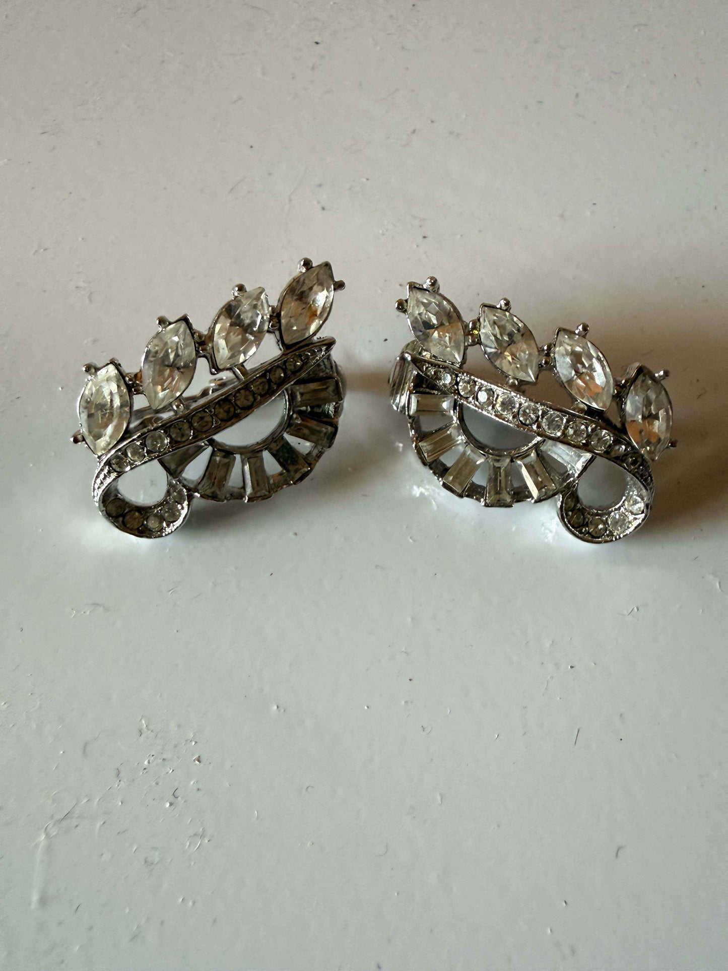 Vintage Lisner Rhinestone Clip On Earrings | Art Deco Revival Clear Crystal Earrings | Silver Tone Bridal Wedding Jewelry | Mid Century Costume Jewelry