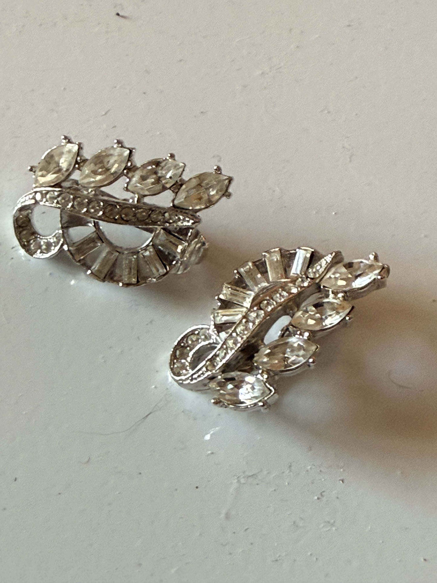 Vintage Lisner Rhinestone Clip On Earrings | Art Deco Revival Clear Crystal Earrings | Silver Tone Bridal Wedding Jewelry | Mid Century Costume Jewelry