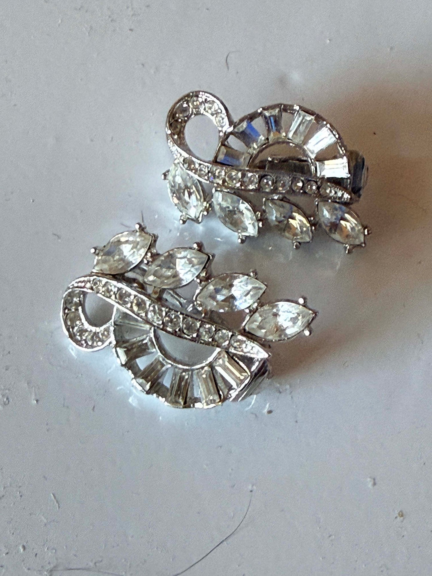 Vintage Lisner Rhinestone Clip On Earrings | Art Deco Revival Clear Crystal Earrings | Silver Tone Bridal Wedding Jewelry | Mid Century Costume Jewelry
