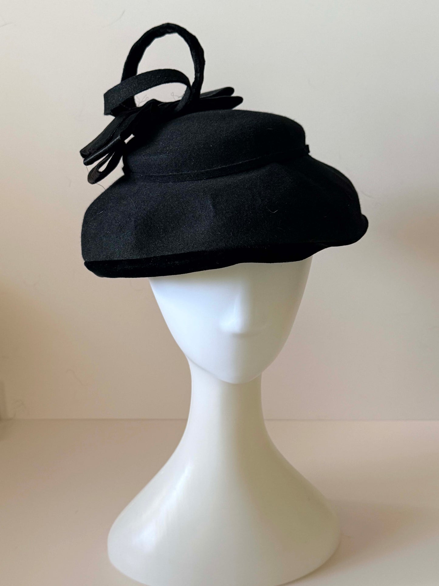 Vintage Lazarus 1950s Black Velvet Felt Hat – Sculptural Bow Hat, Mid Century Style, Classic Audrey Hepburn Style