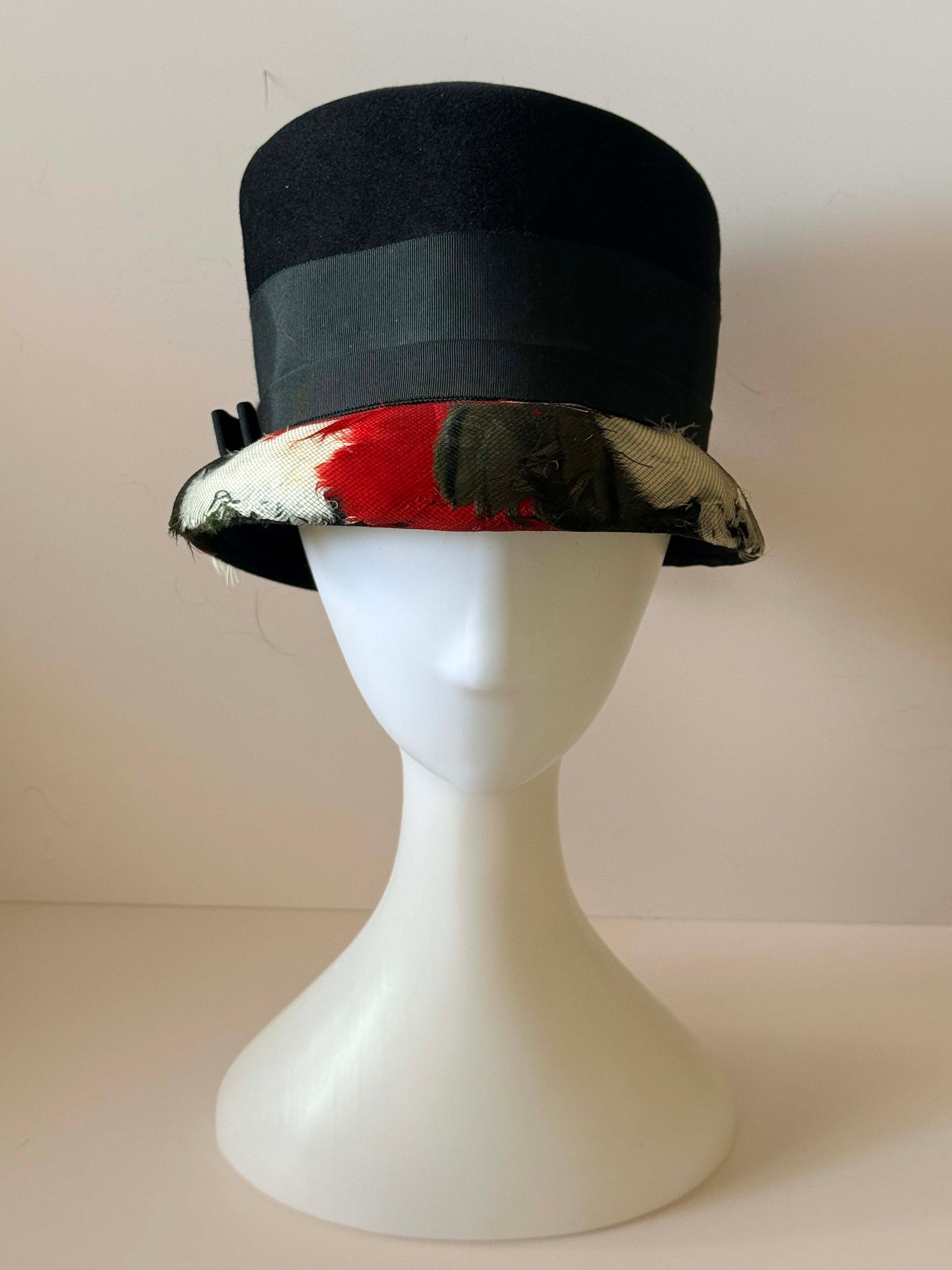 Vintage Doris Designs Black Wool Felt Feather Net Hat – Floral Brim 1960s Style Top Hat with Grosgrain Ribbon