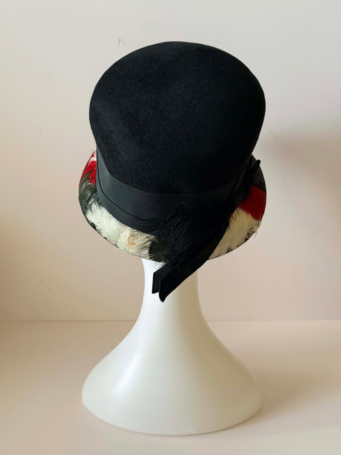 Vintage Doris Designs Black Wool Felt Feather Net Hat – Floral Brim 1960s Style Top Hat with Grosgrain Ribbon