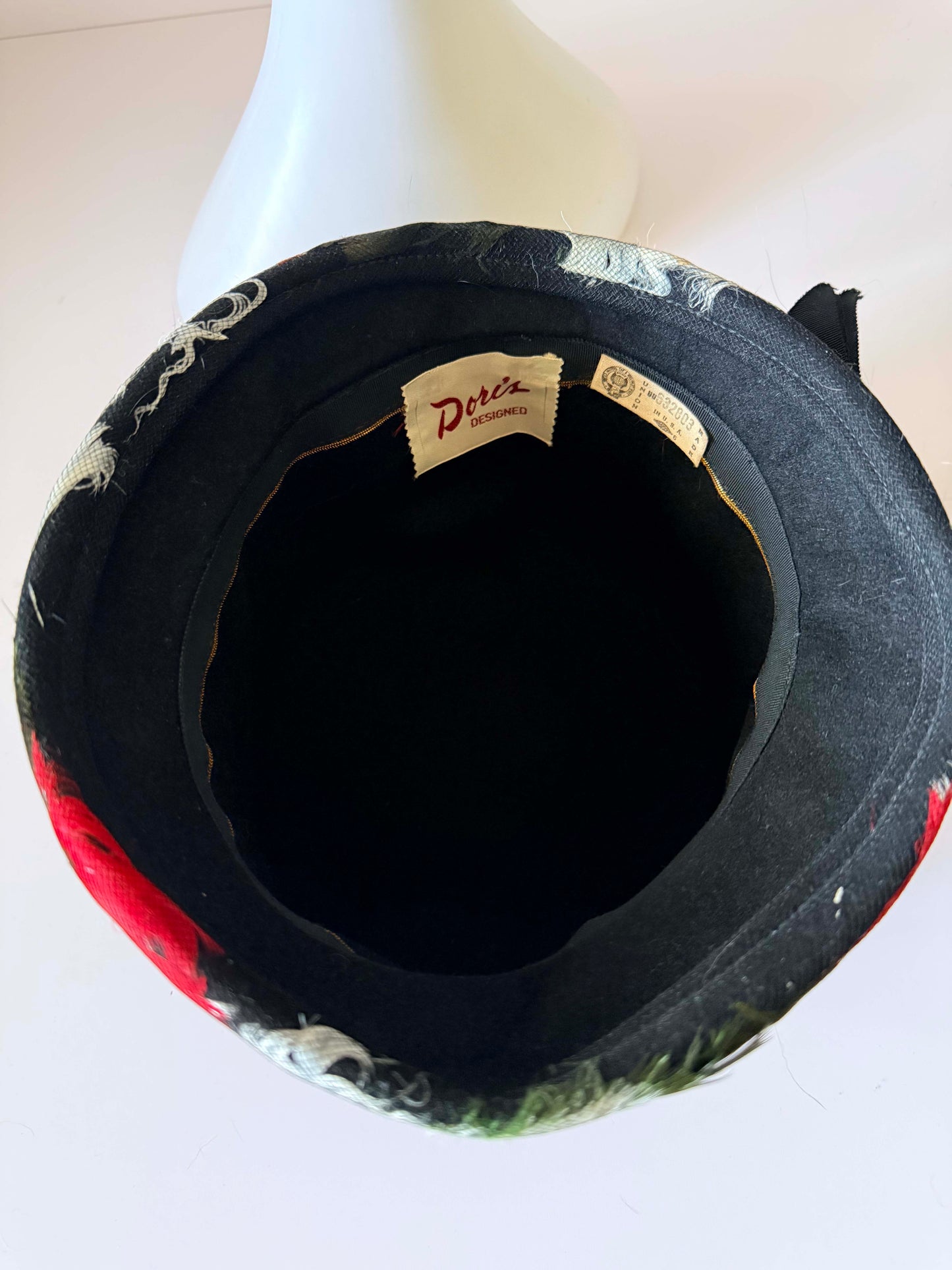Vintage Doris Designs Black Wool Felt Feather Net Hat – Floral Brim 1960s Style Top Hat with Grosgrain Ribbon