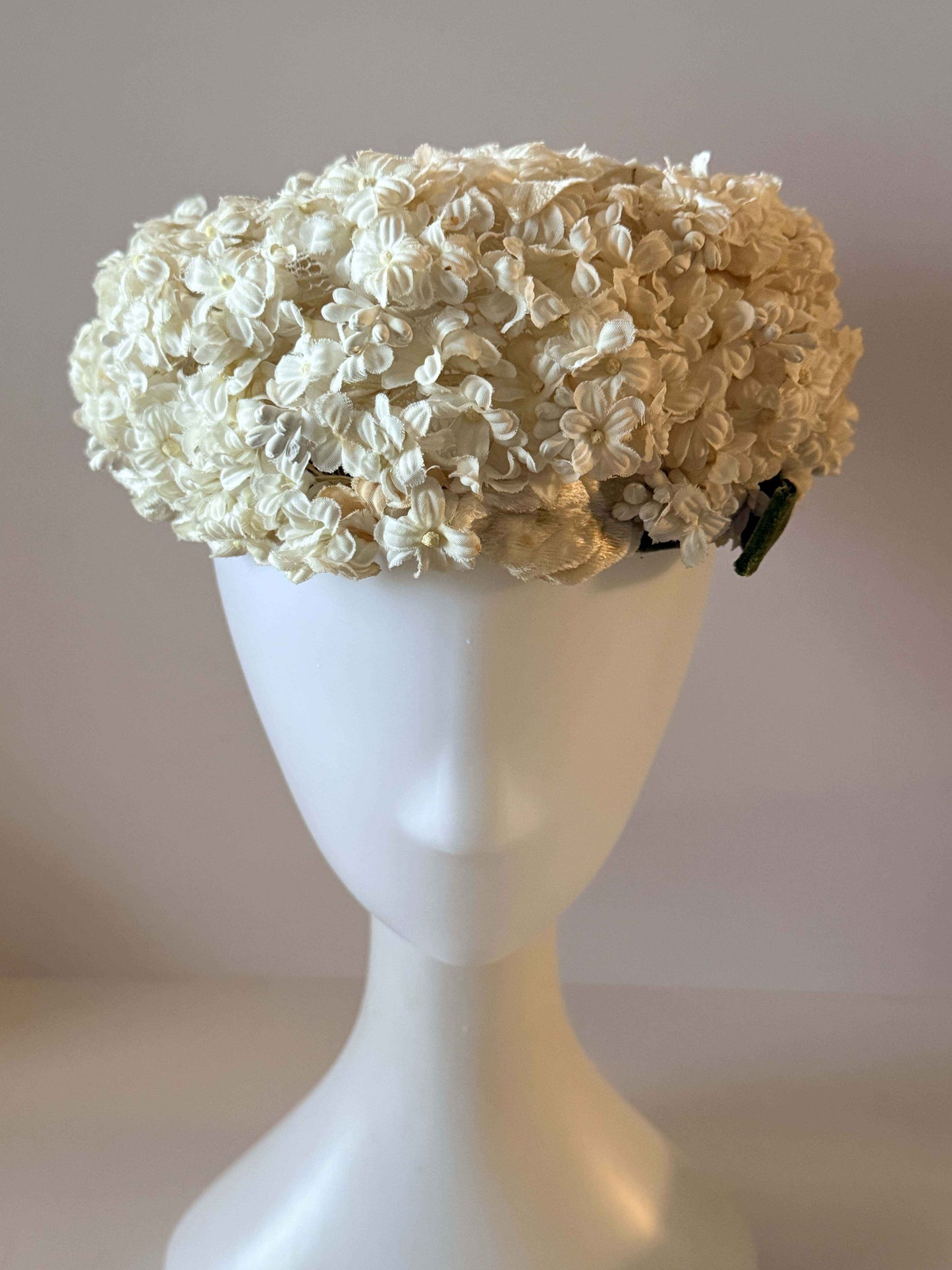 Late 1950s Ivory Floral Cocktail Hat, Vintage Bridal Hat, White Flower Hat, Wedding Hat, Mid Century Millinery, Bridal Headpiece