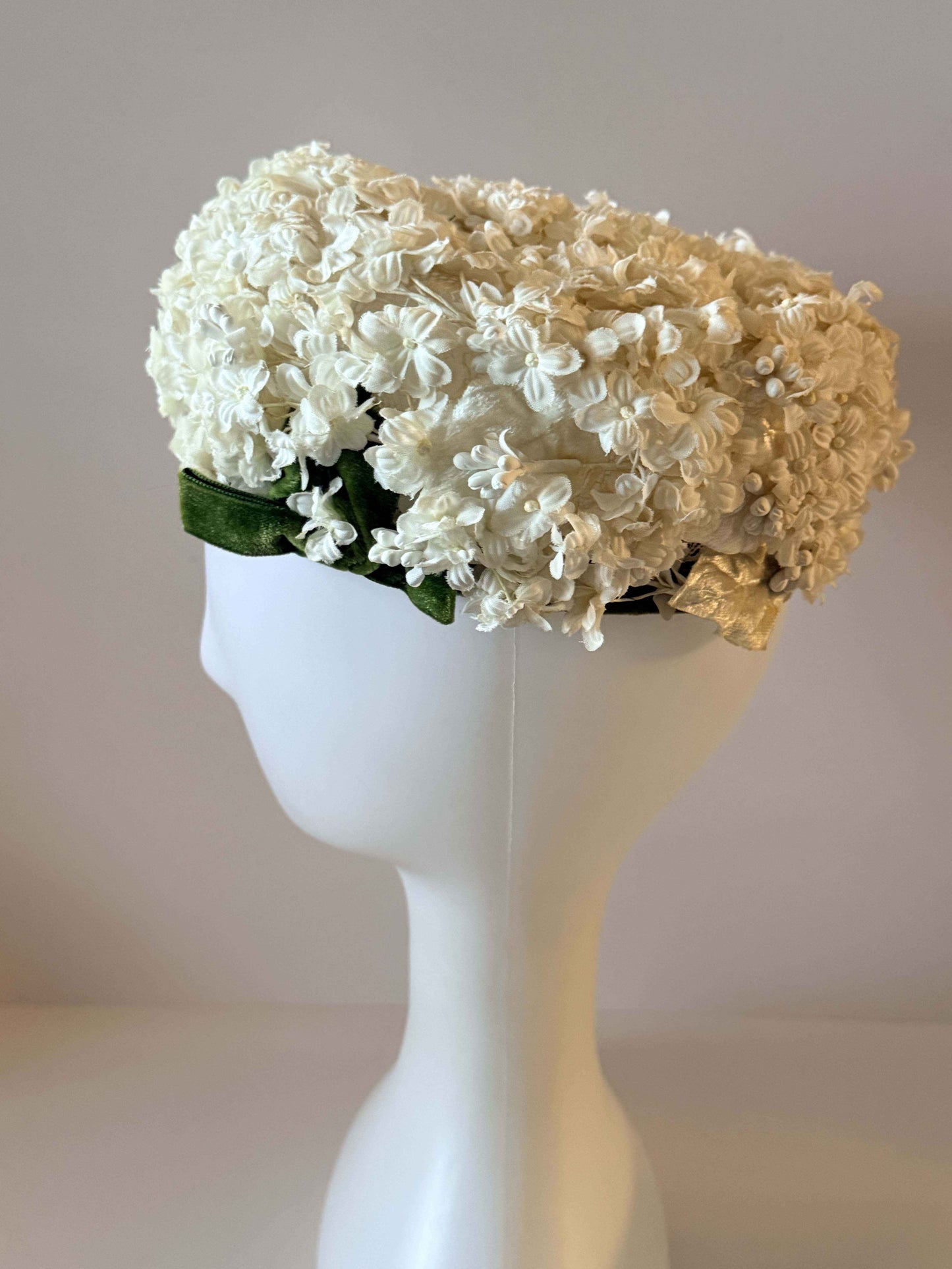 Late 1950s Ivory Floral Cocktail Hat, Vintage Bridal Hat, White Flower Hat, Wedding Hat, Mid Century Millinery, Bridal Headpiece