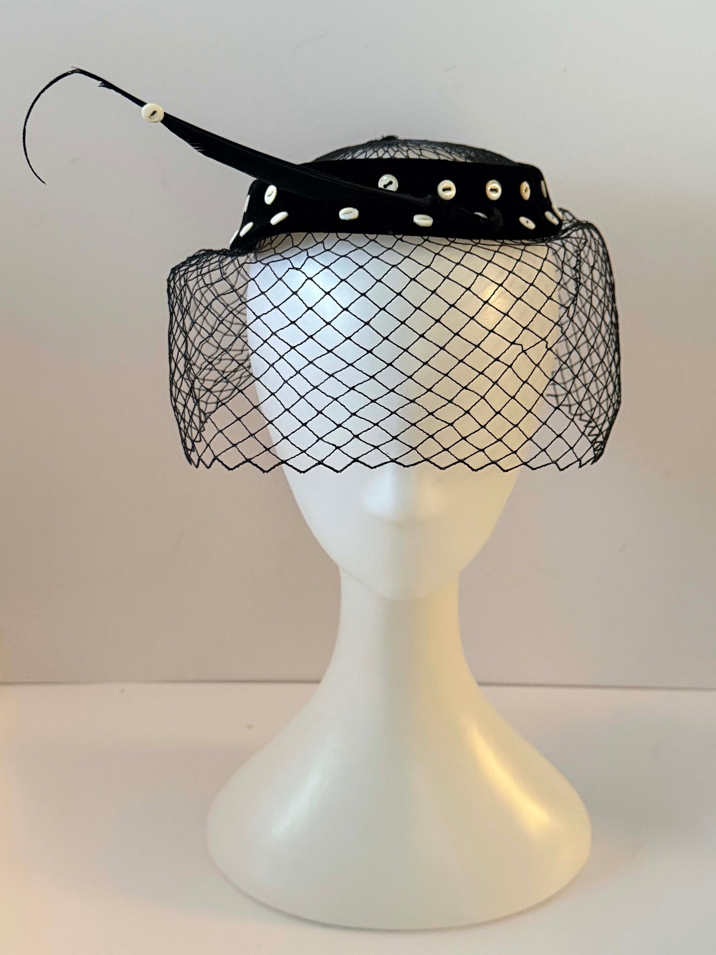 Vintage 1950s Black Velvet Veil Hat – Birdcage Veil Cocktail Hat with Feather & Button Detail, Mid Century Fascinator