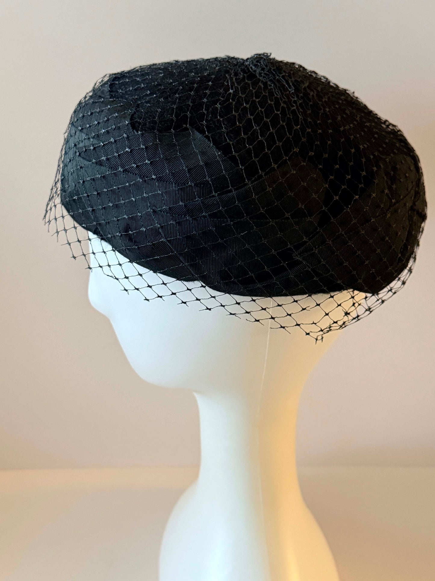 Vintage Black Veiled Pillbox Hat, Chantelle Hat, Mid Century Cocktail Hat, Women's Vintage Pillbox, Funeral Hat, Church Hat, Classic Millinery