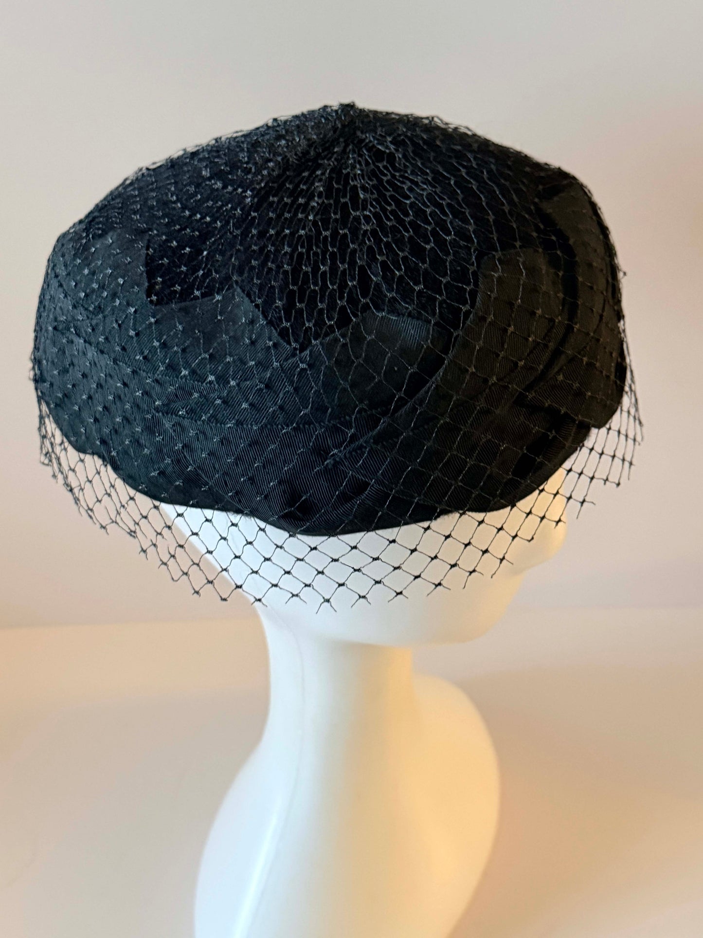 Vintage Black Veiled Pillbox Hat, Chantelle Hat, Mid Century Cocktail Hat, Women's Vintage Pillbox, Funeral Hat, Church Hat, Classic Millinery