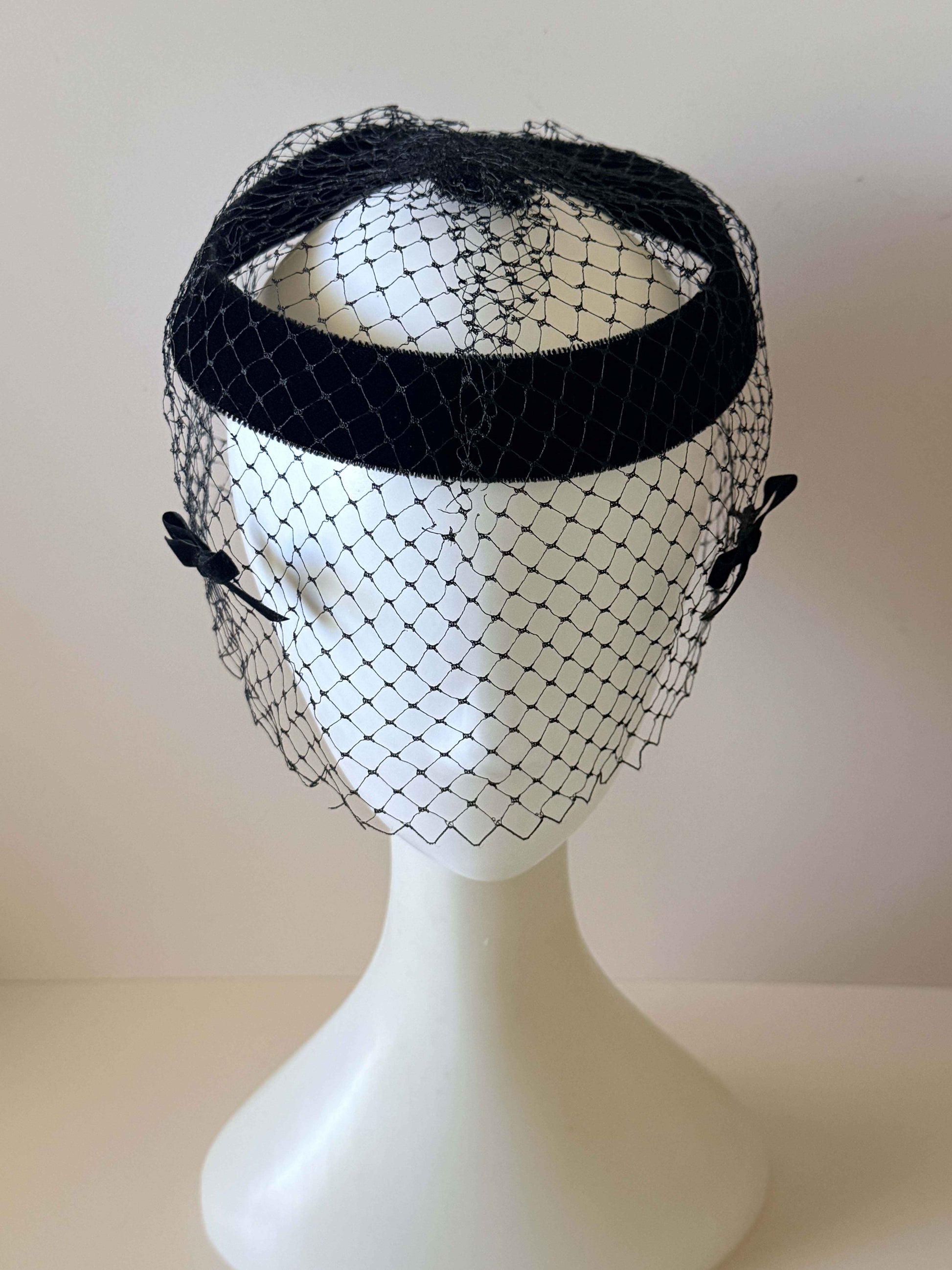 Vintage Black Velvet Halo Hat | 1950s Open Crown Hat | Birdcage Veil Fascinator | Cocktail Hat | Mid Century Millinery | Vintage Headpiece