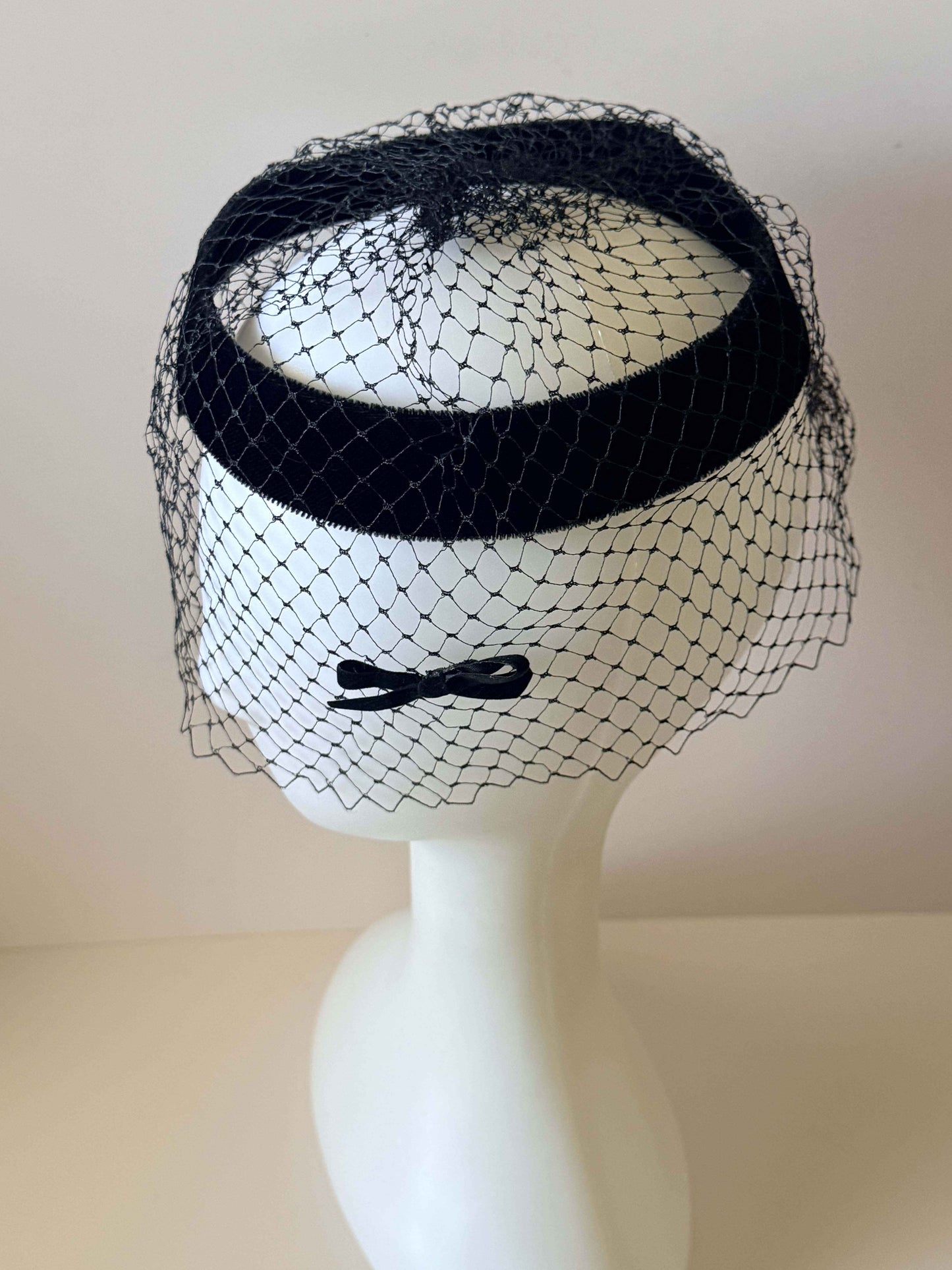 Vintage Black Velvet Halo Hat | 1950s Open Crown Hat | Birdcage Veil Fascinator | Cocktail Hat | Mid Century Millinery | Vintage Headpiece