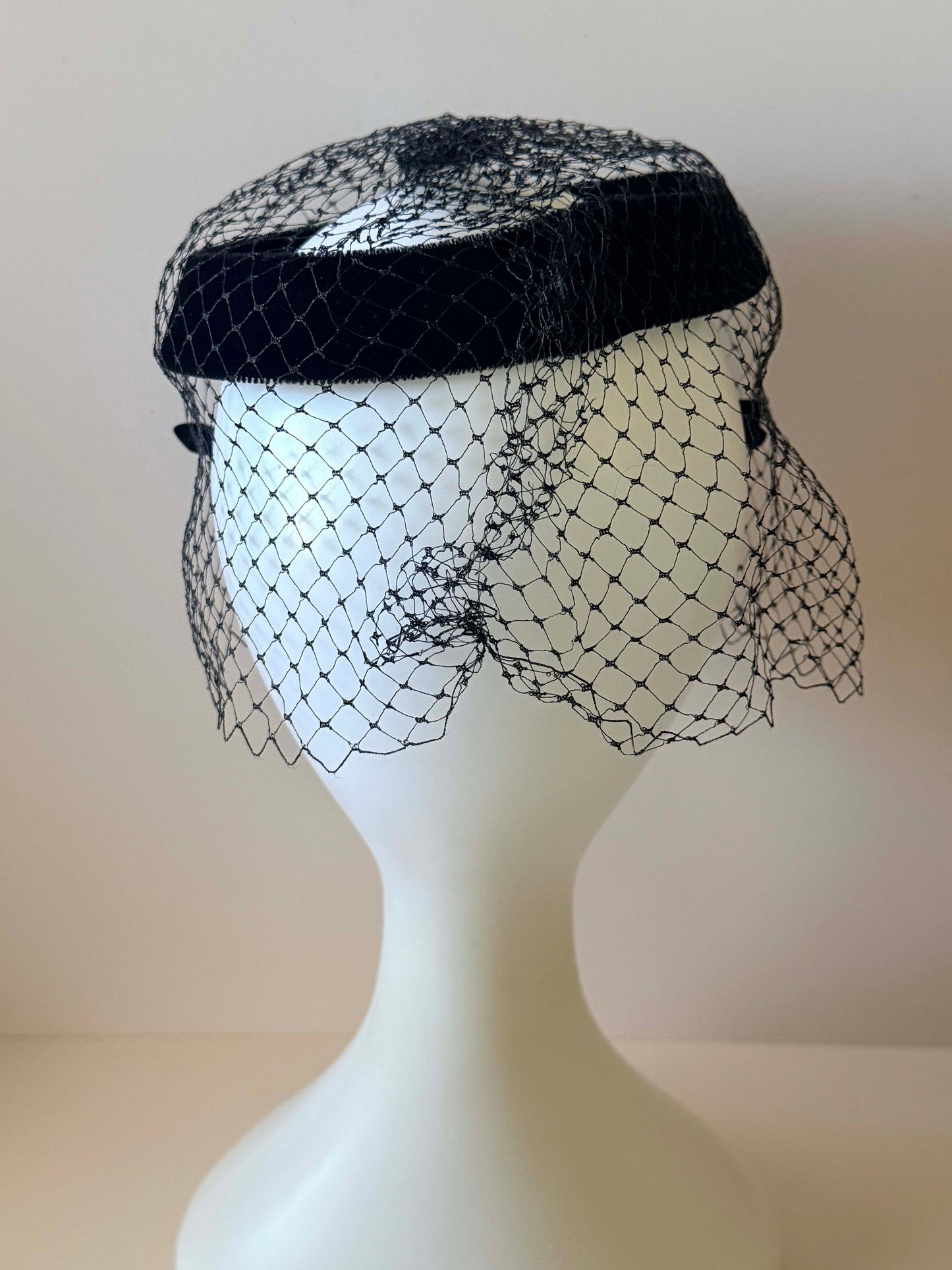 Vintage Black Velvet Halo Hat | 1950s Open Crown Hat | Birdcage Veil Fascinator | Cocktail Hat | Mid Century Millinery | Vintage Headpiece