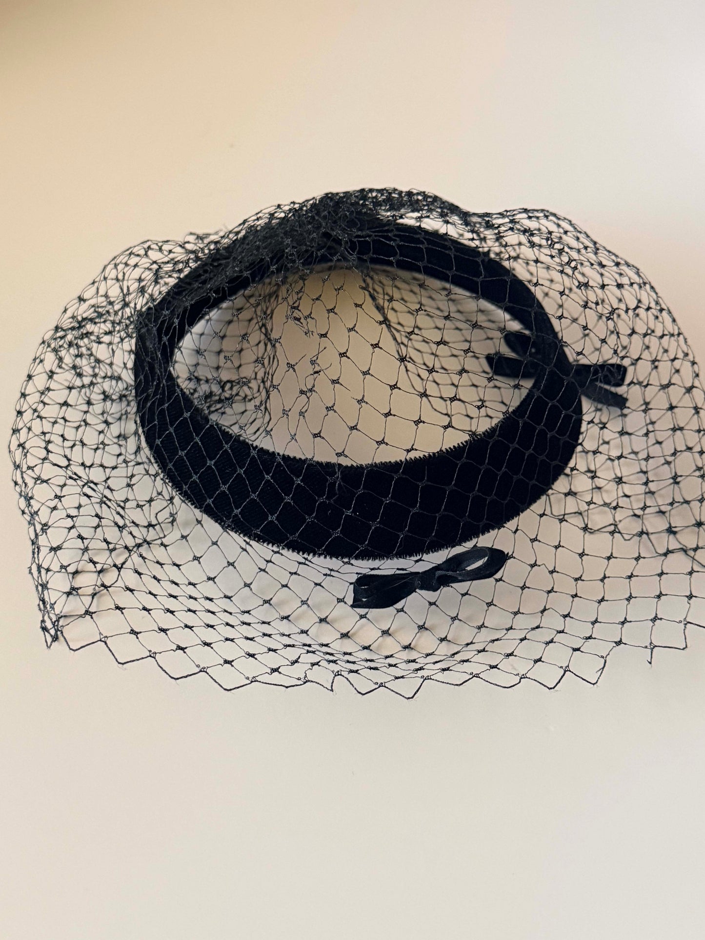 Vintage Black Velvet Halo Hat | 1950s Open Crown Hat | Birdcage Veil Fascinator | Cocktail Hat | Mid Century Millinery | Vintage Headpiece