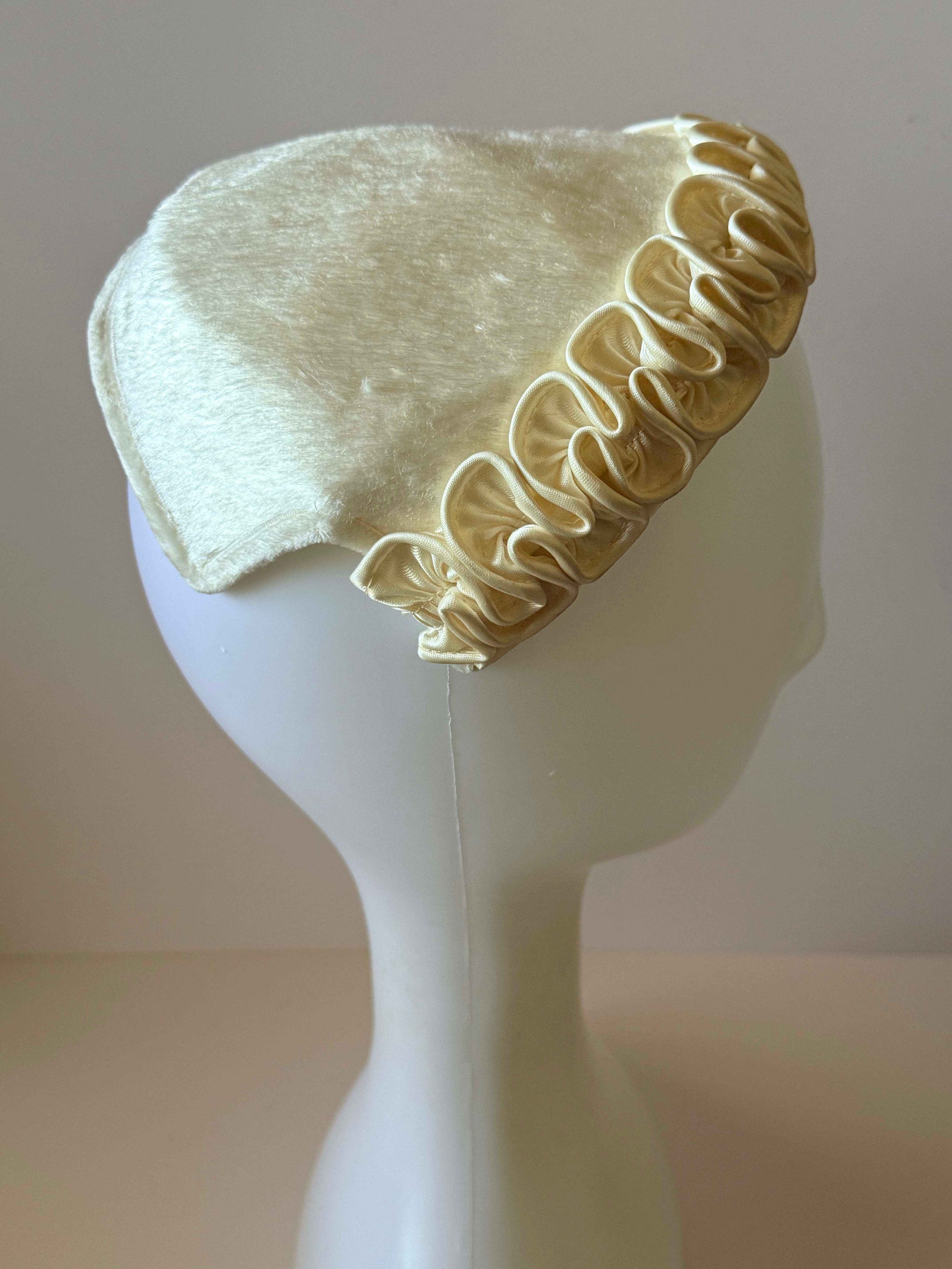 Vintage Ivory Velvet Half Hat | Veil-Ready 1950s Bridal Cocktail Hat | Ivory Wedding Hat | Sculptural Satin Trim | Mid Century Bridal Headpiece | Vintage Millinery