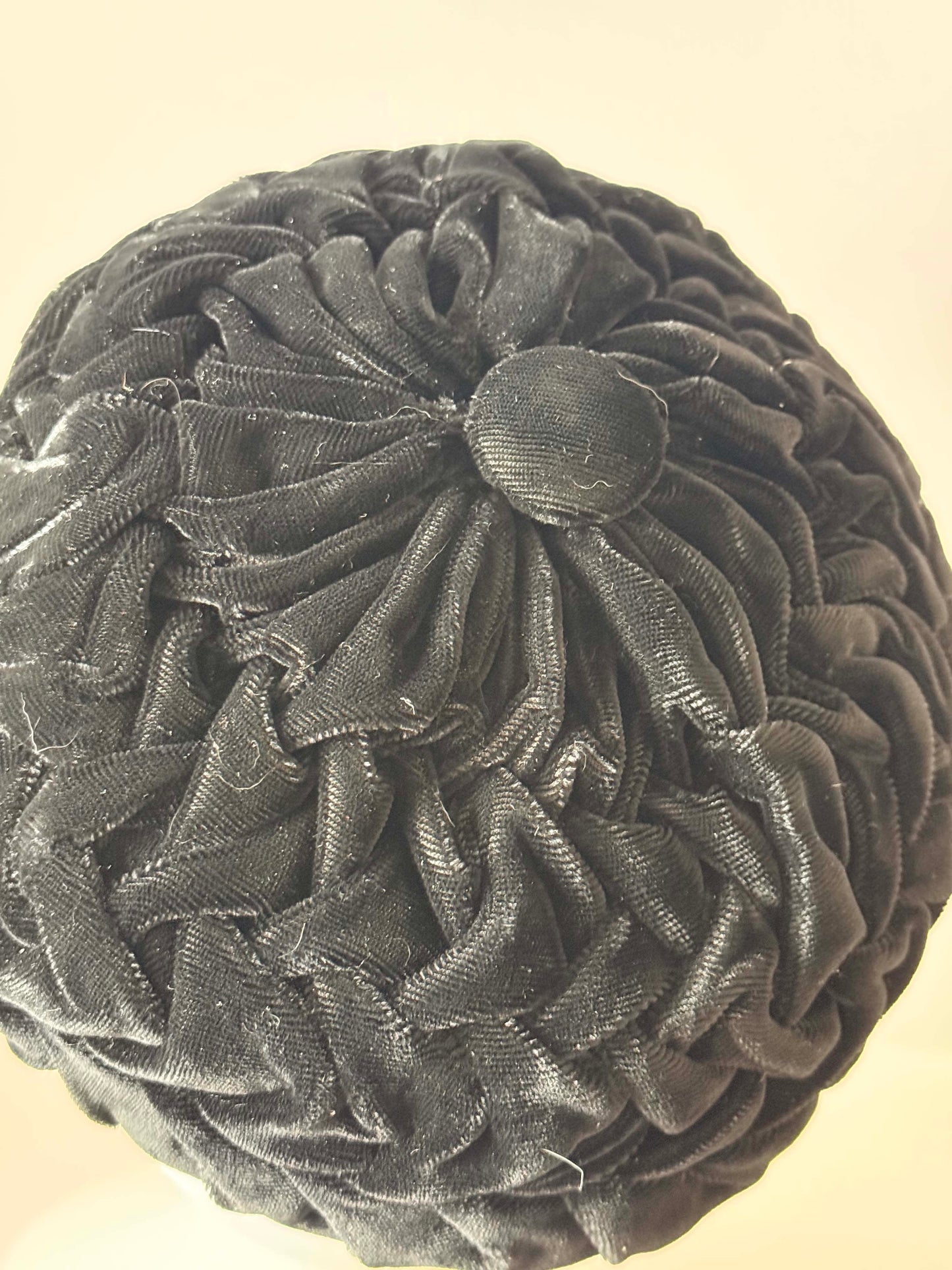 Vintage 1950s Black Velvet Tam O'Shanter Hat – Textured Rosette Woven Cap – Classic Mid Century Cocktail Hat – Elegant Formal Evening Hat