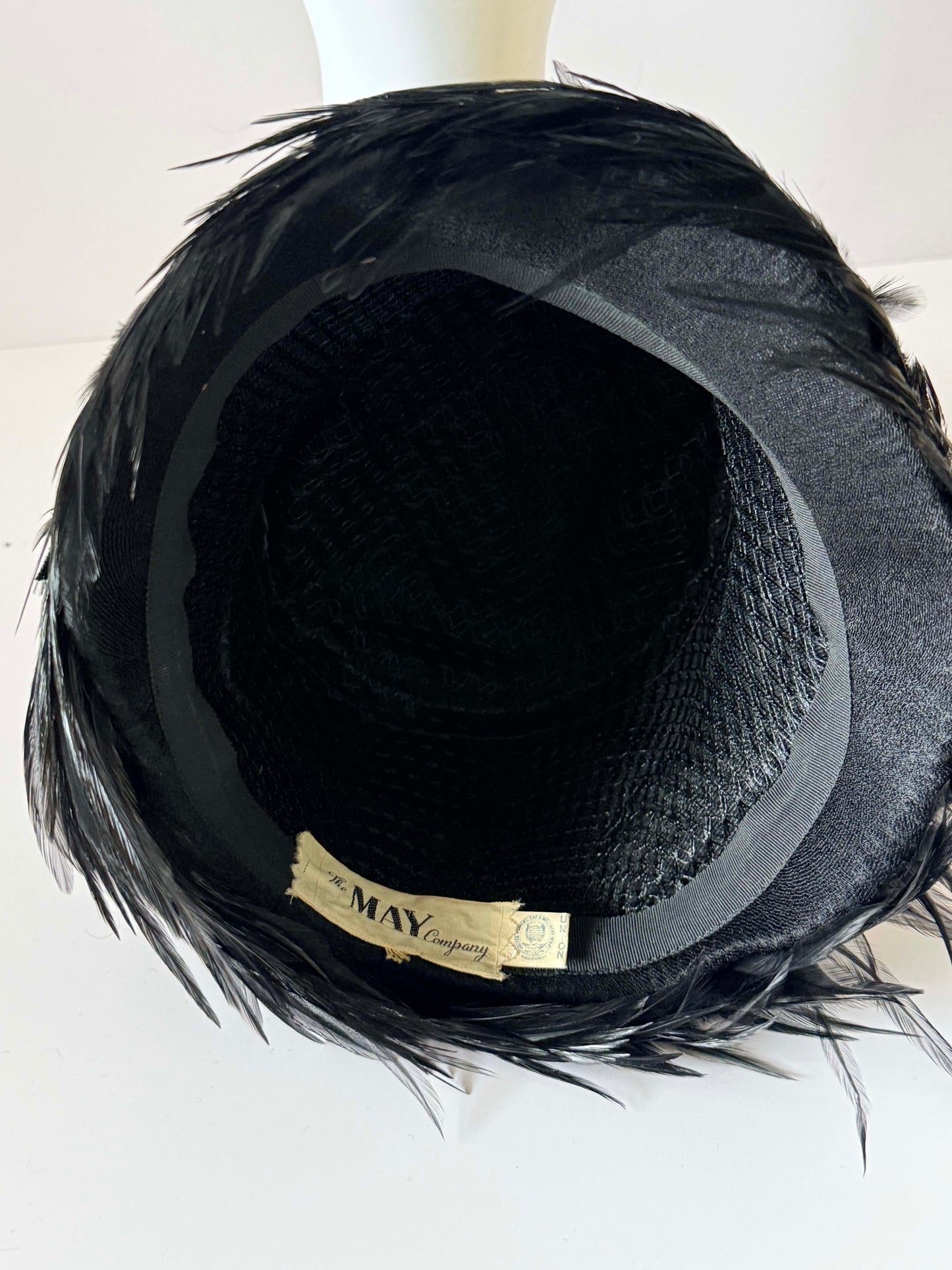 Vintage Black Feather Bucket Hat – 1950s Dramatic Feather Cloche with Velvet Bow
