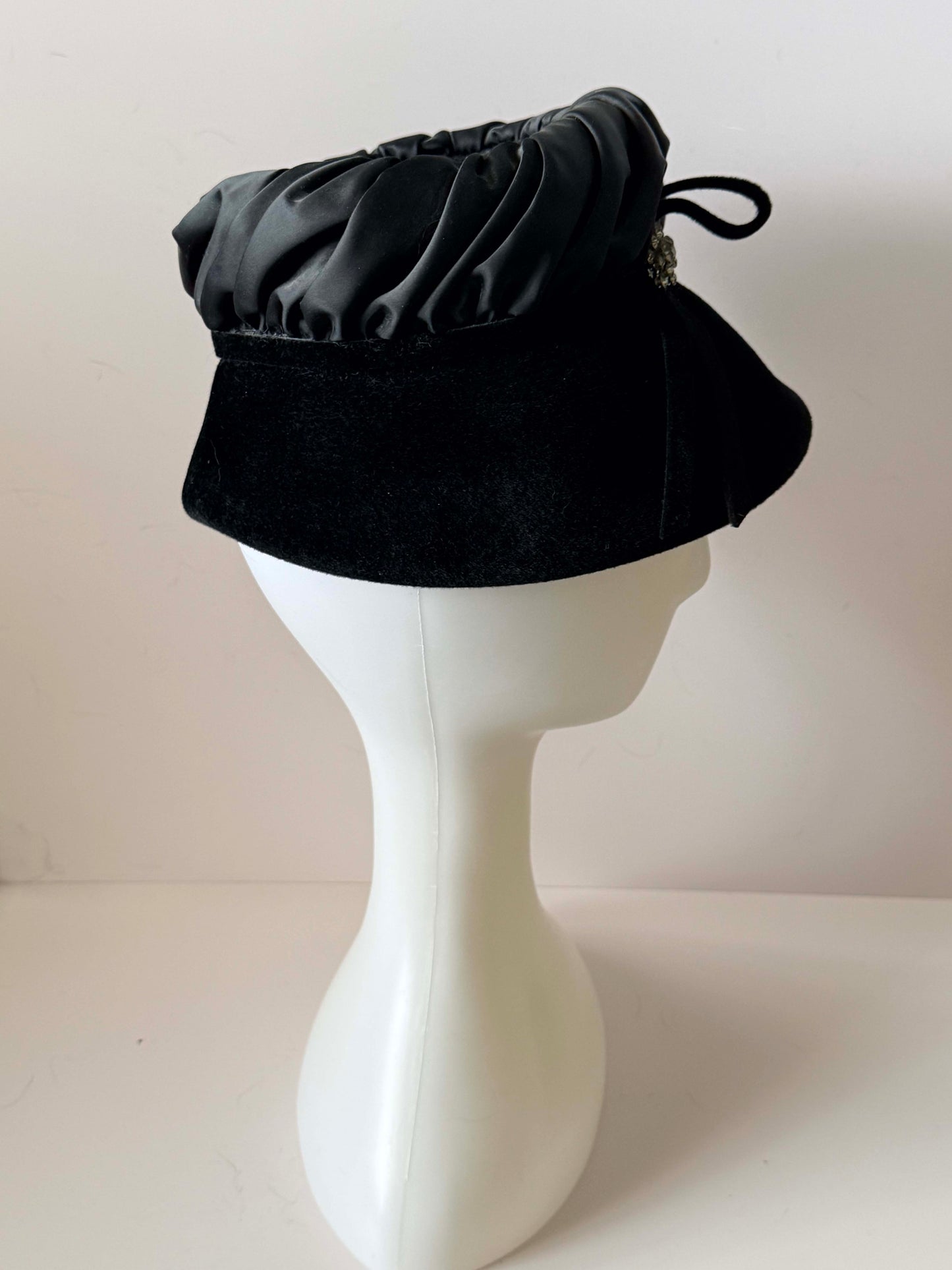 Vintage 1950s Roberta Bernays Original Black Velvet & Satin Rhinestone Hat – Sculpted Cocktail Pillbox, Made in France