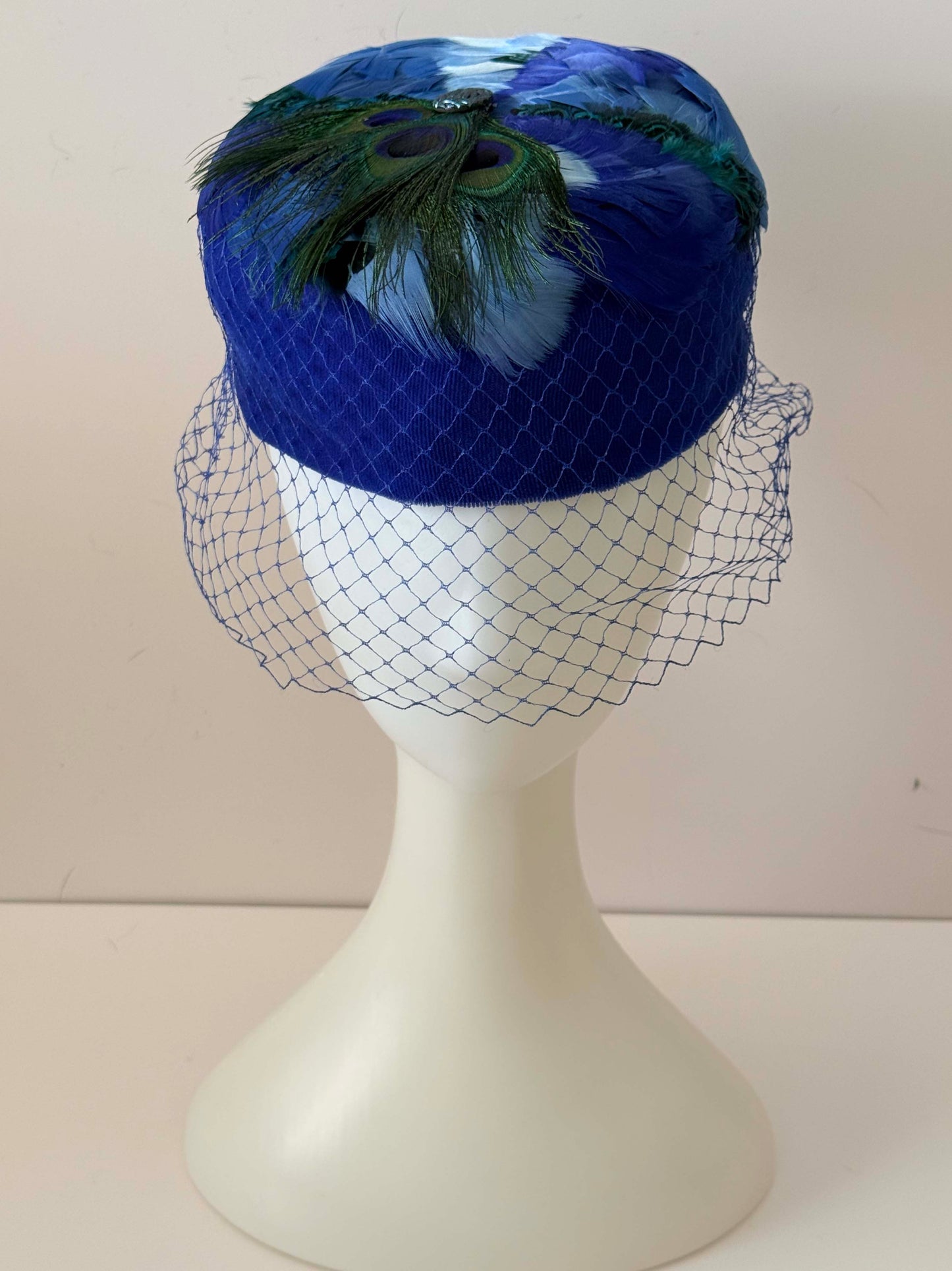 Vintage Royal Blue Velvet Feather Hat – Peacock Trim Net Veil Cocktail Fascinator