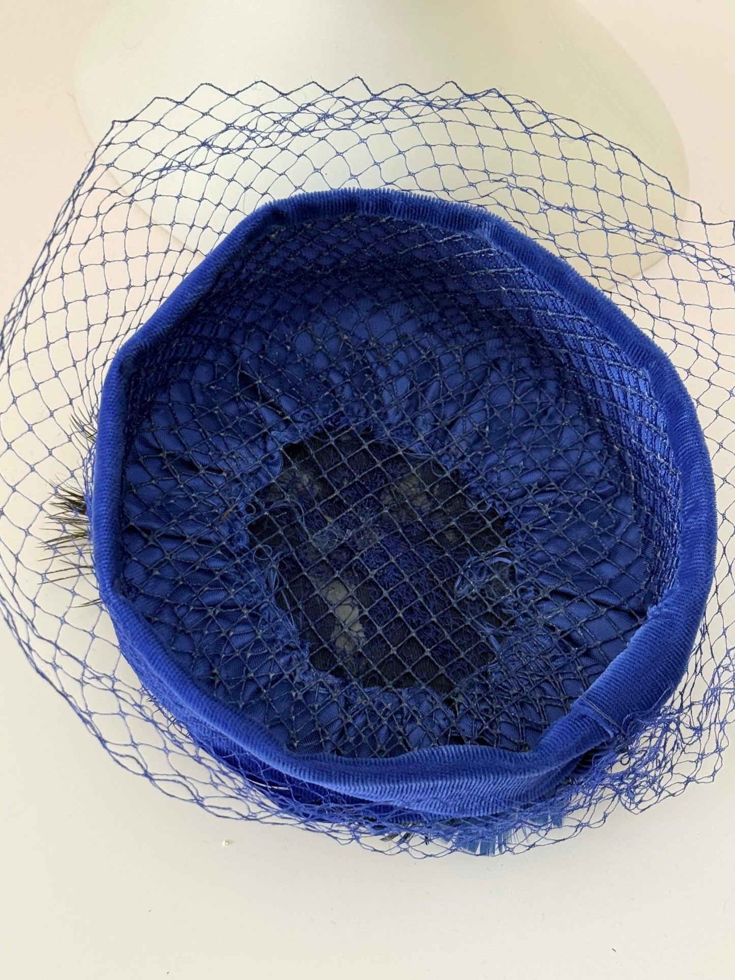 Vintage Royal Blue Velvet Feather Hat – Peacock Trim Net Veil Cocktail Fascinator