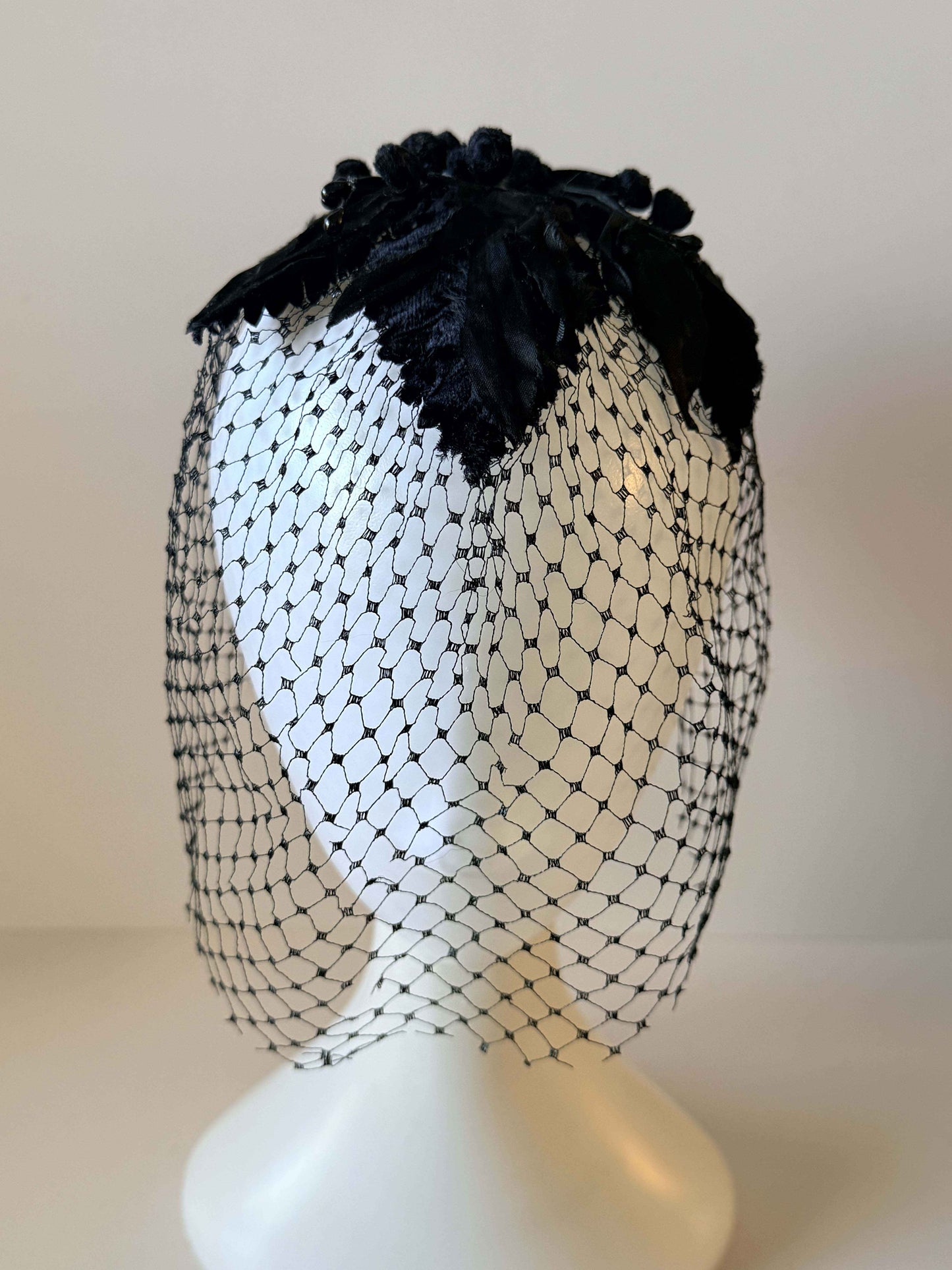 Vintage Black Veiled Fascinator Hat | 1950s Cocktail Hat | Birdcage Veil Headpiece | Mourning Hat | Mid Century Millinery | Gothic Bridal