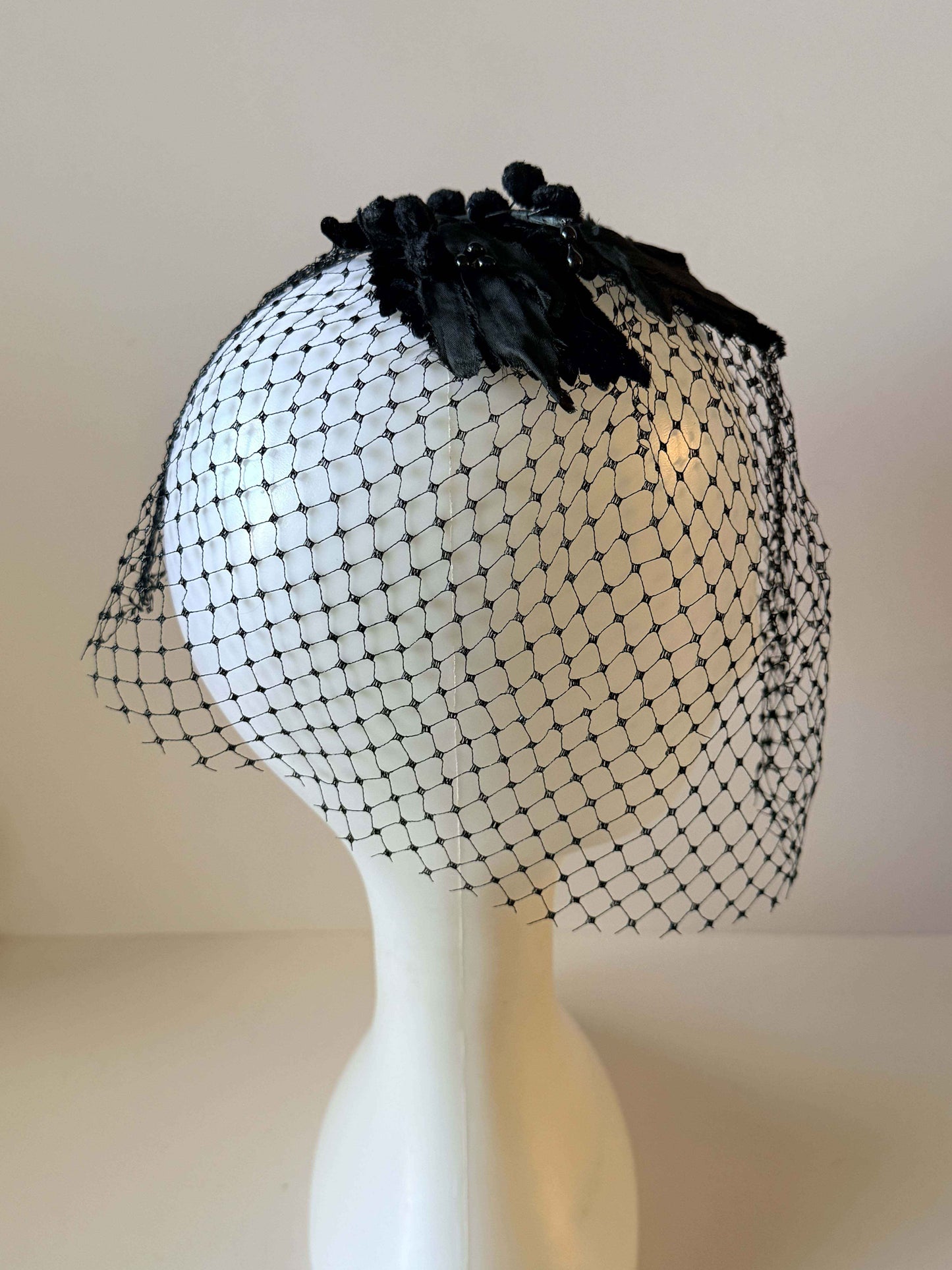 Vintage Black Veiled Fascinator Hat | 1950s Cocktail Hat | Birdcage Veil Headpiece | Mourning Hat | Mid Century Millinery | Gothic Bridal