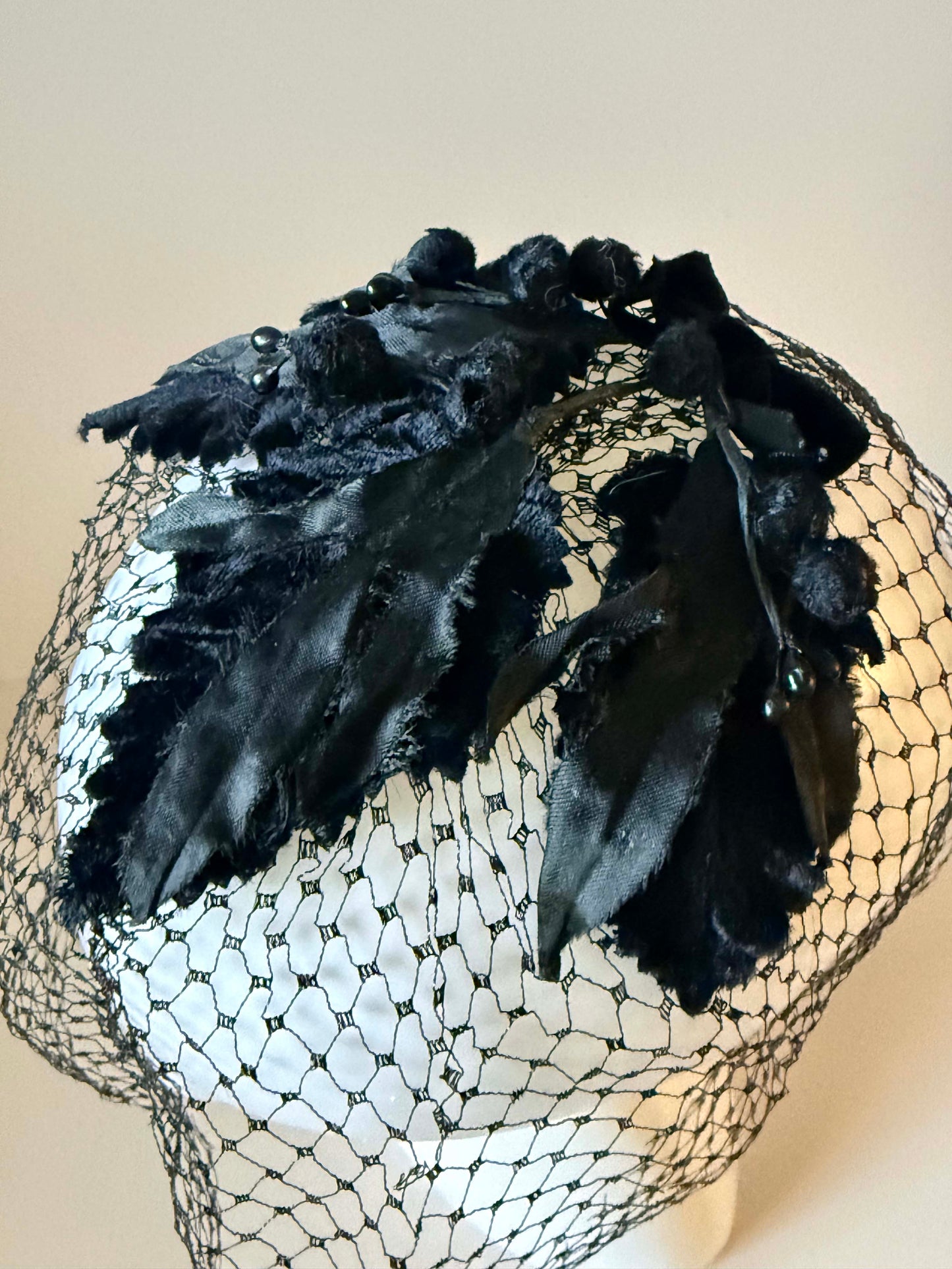 Vintage Black Veiled Fascinator Hat | 1950s Cocktail Hat | Birdcage Veil Headpiece | Mourning Hat | Mid Century Millinery | Gothic Bridal