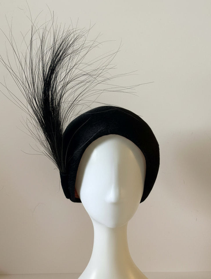Vintage Don Anderson New York Black Velvety Felt Hat – 1950s Sculpted Toque with Dramatic Feather Plume, Mid Century Designer Cocktail Hat
