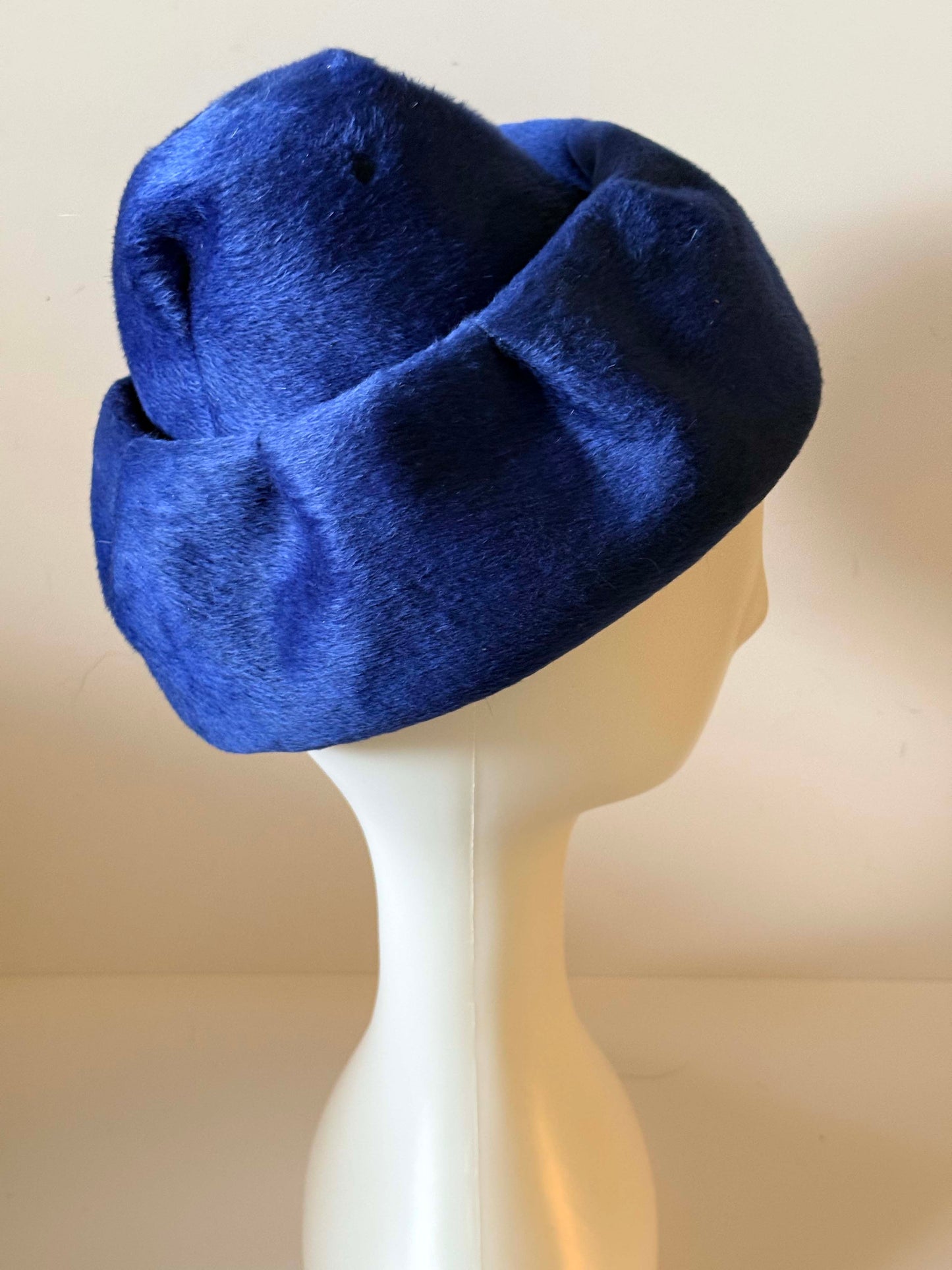 Vintage 1950s Royal Blue Fur Felt Cocktail Hat – Sculptural Mid Century Pillbox with Satin Bow