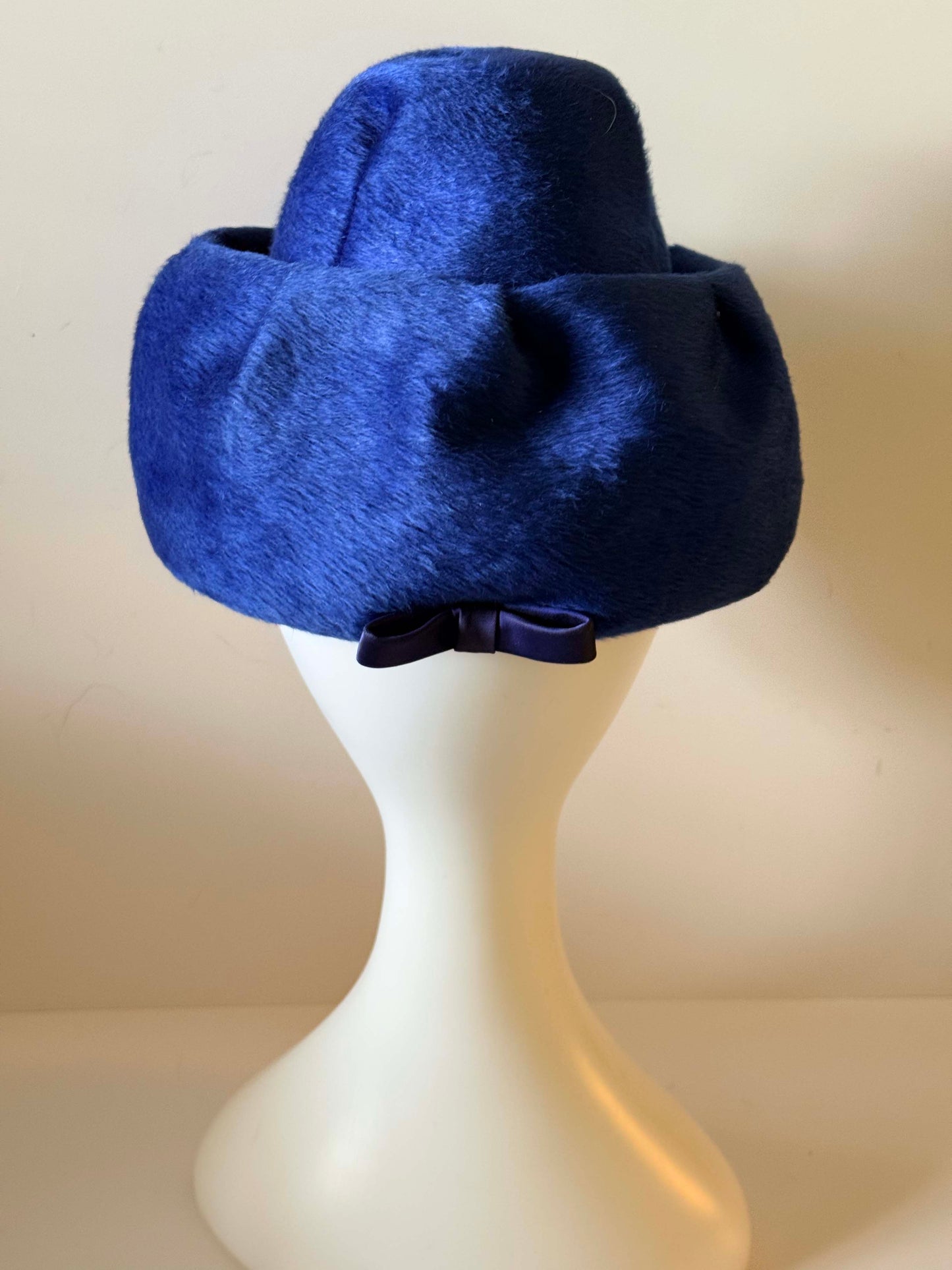 Vintage 1950s Royal Blue Fur Felt Cocktail Hat – Sculptural Mid Century Pillbox with Satin Bow