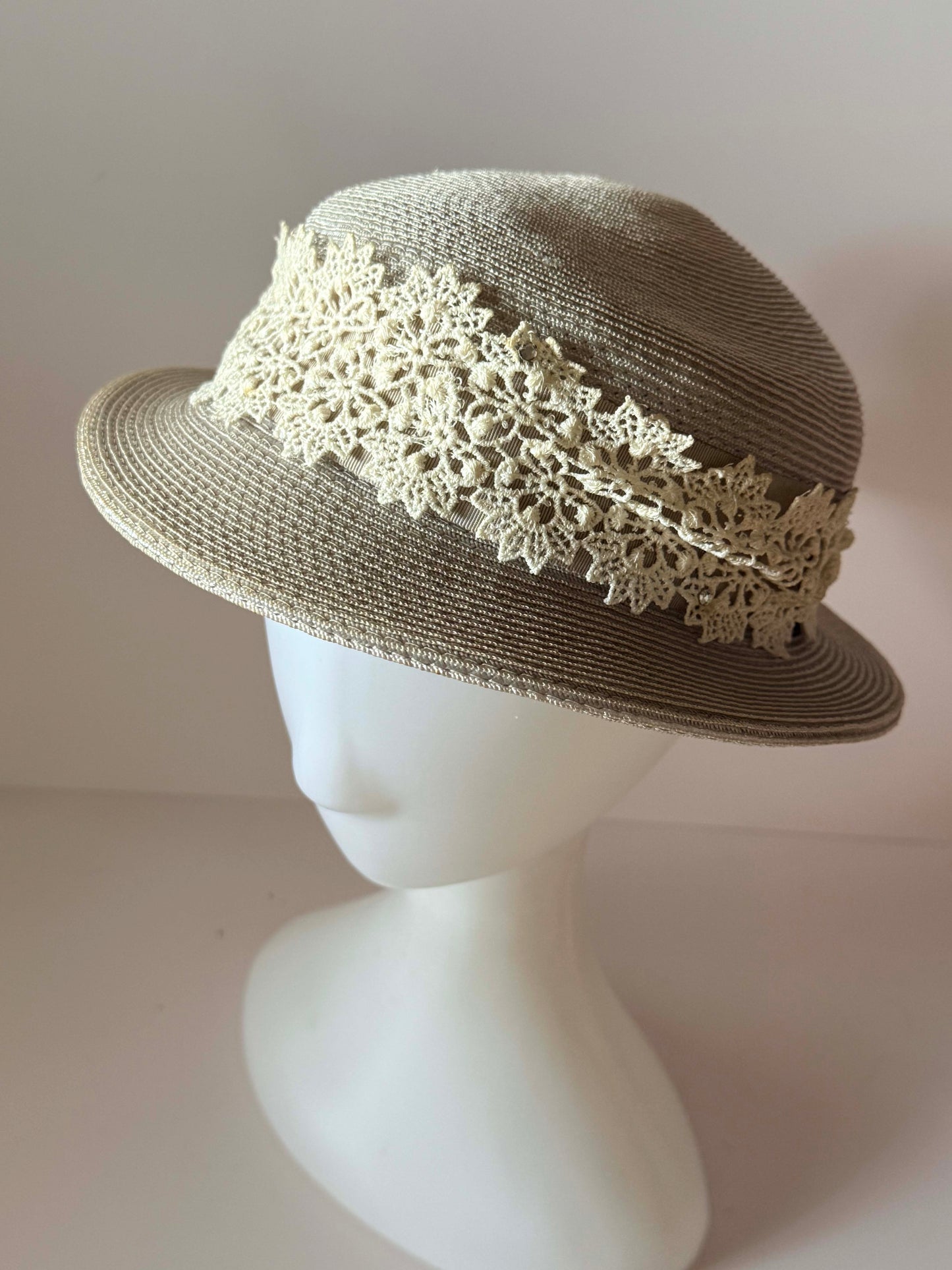 Vintage Gray Breton Hat | 1960s Woven Straw Hat with Ivory Lace Trim | Mod Women's Hat | Garden Party | Derby Hat