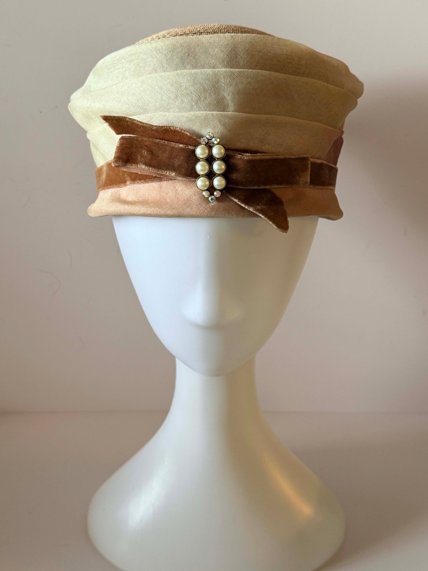 Vintage 1950s Greenlawn New York Straw & Silk Cocktail Hat – Pearl and Rhinestone Velvet Bow