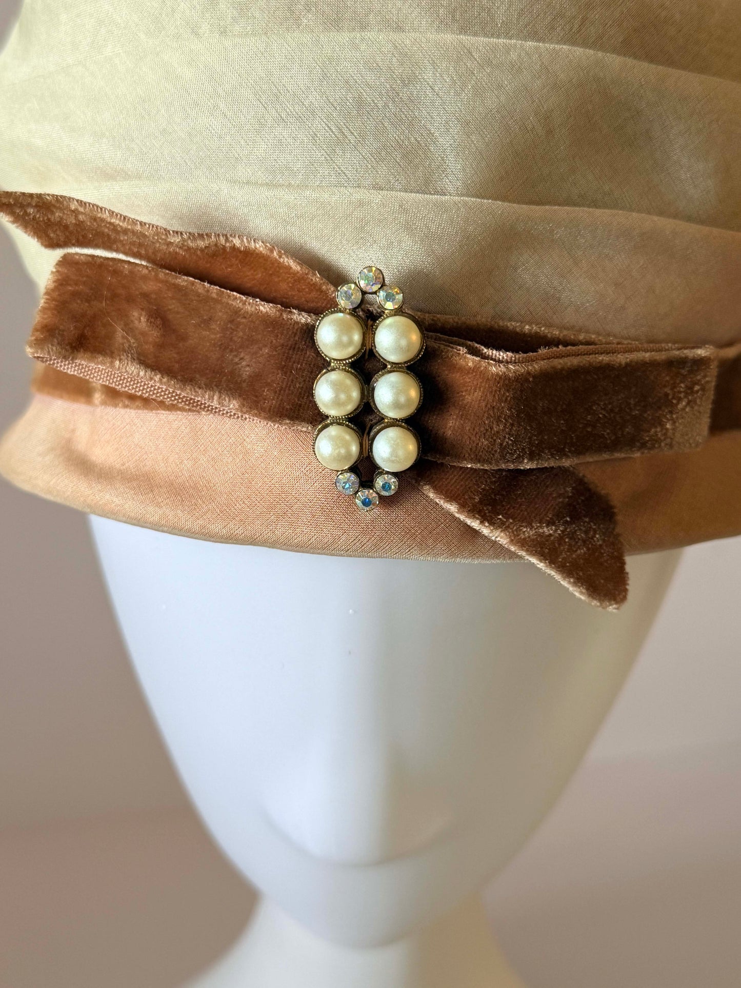 Vintage 1950s Greenlawn New York Straw & Silk Cocktail Hat – Pearl and Rhinestone Velvet Bow