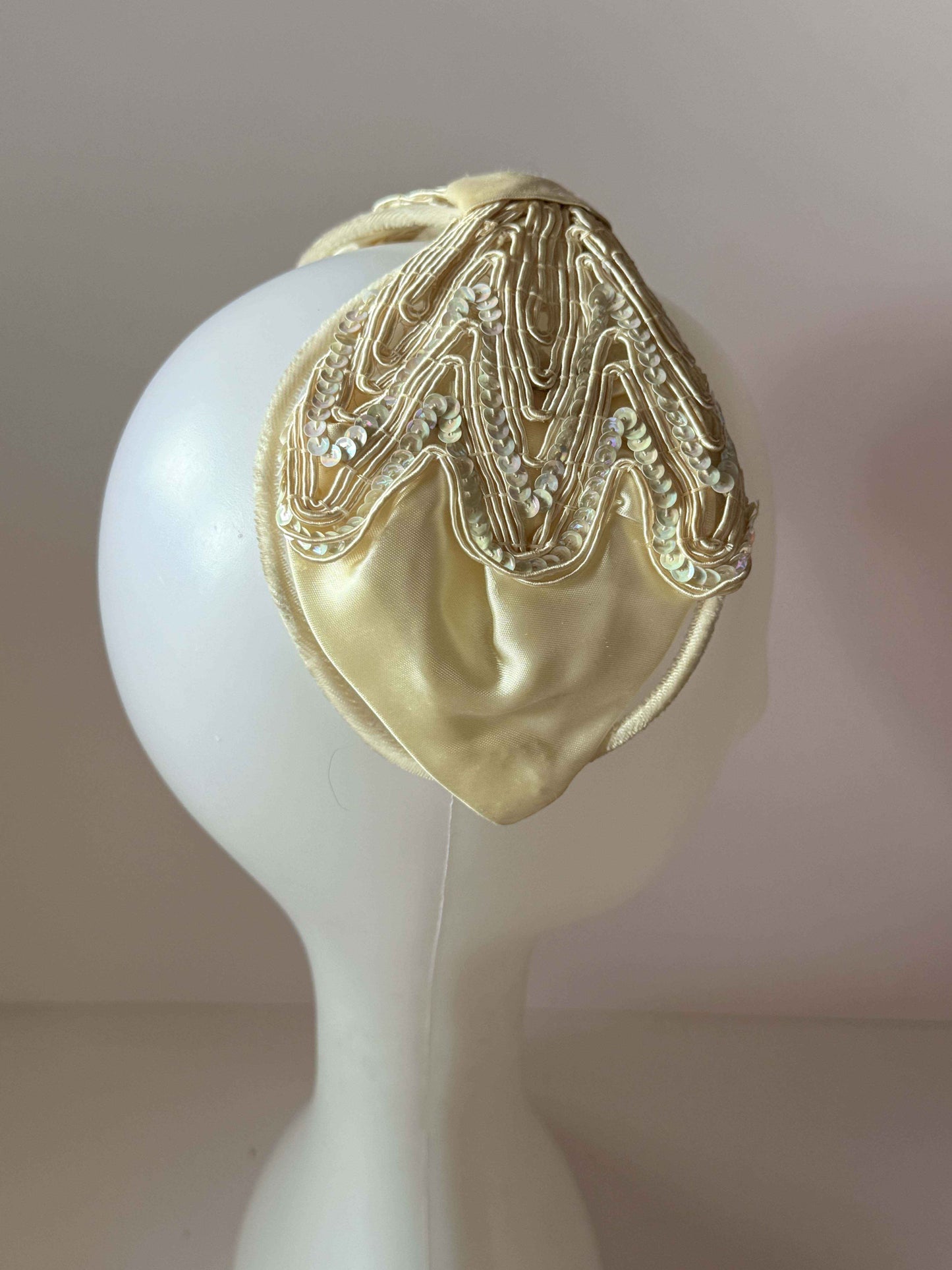 Vintage Ivory Beaded Bow Fascinator | Veil Ready Cocktail Hat | 1950s Bridal Headpiece | Sequined Mid Century Wedding Hat