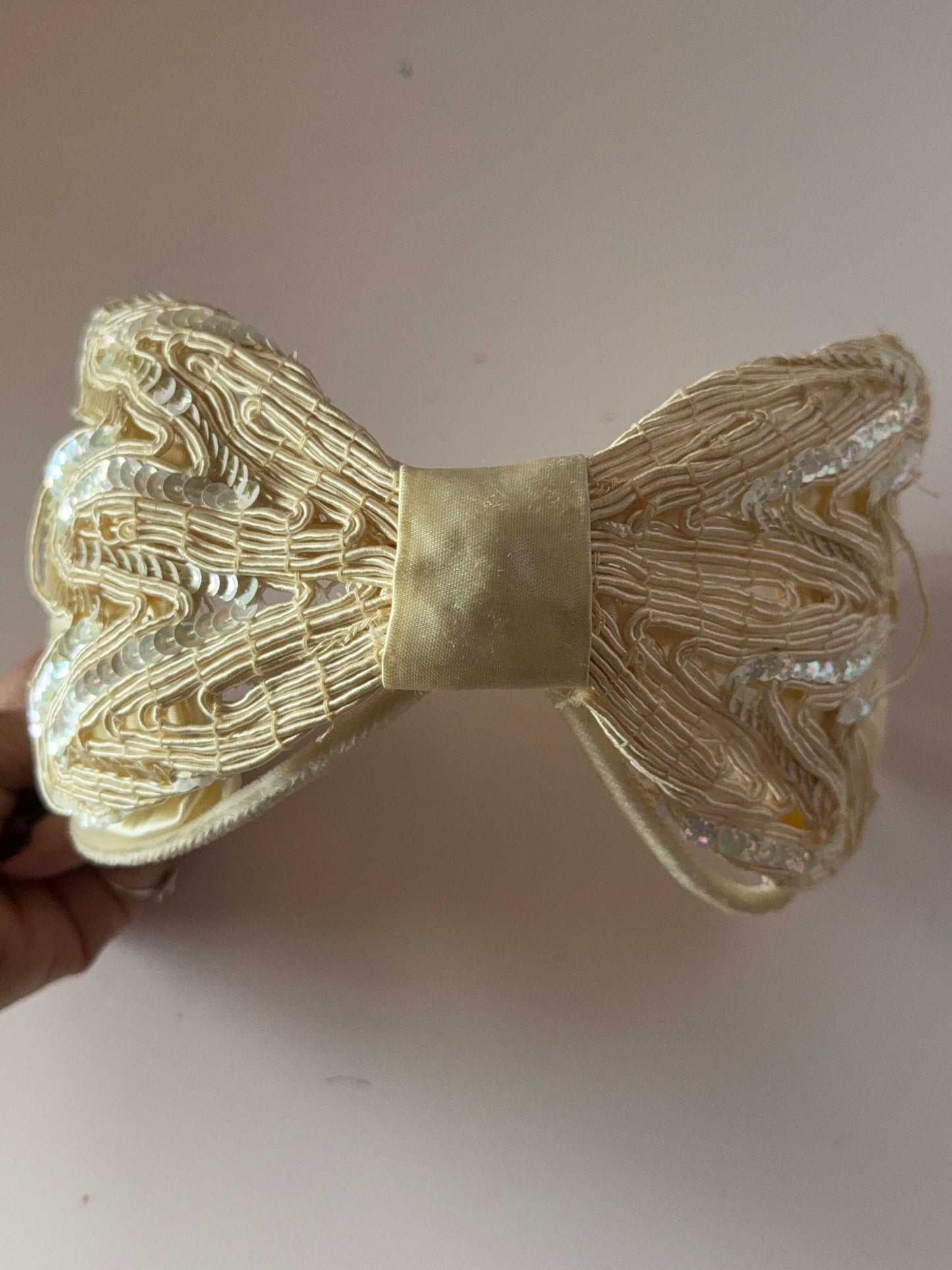 Vintage Ivory Beaded Bow Fascinator | Veil Ready Cocktail Hat | 1950s Bridal Headpiece | Sequined Mid Century Wedding Hat