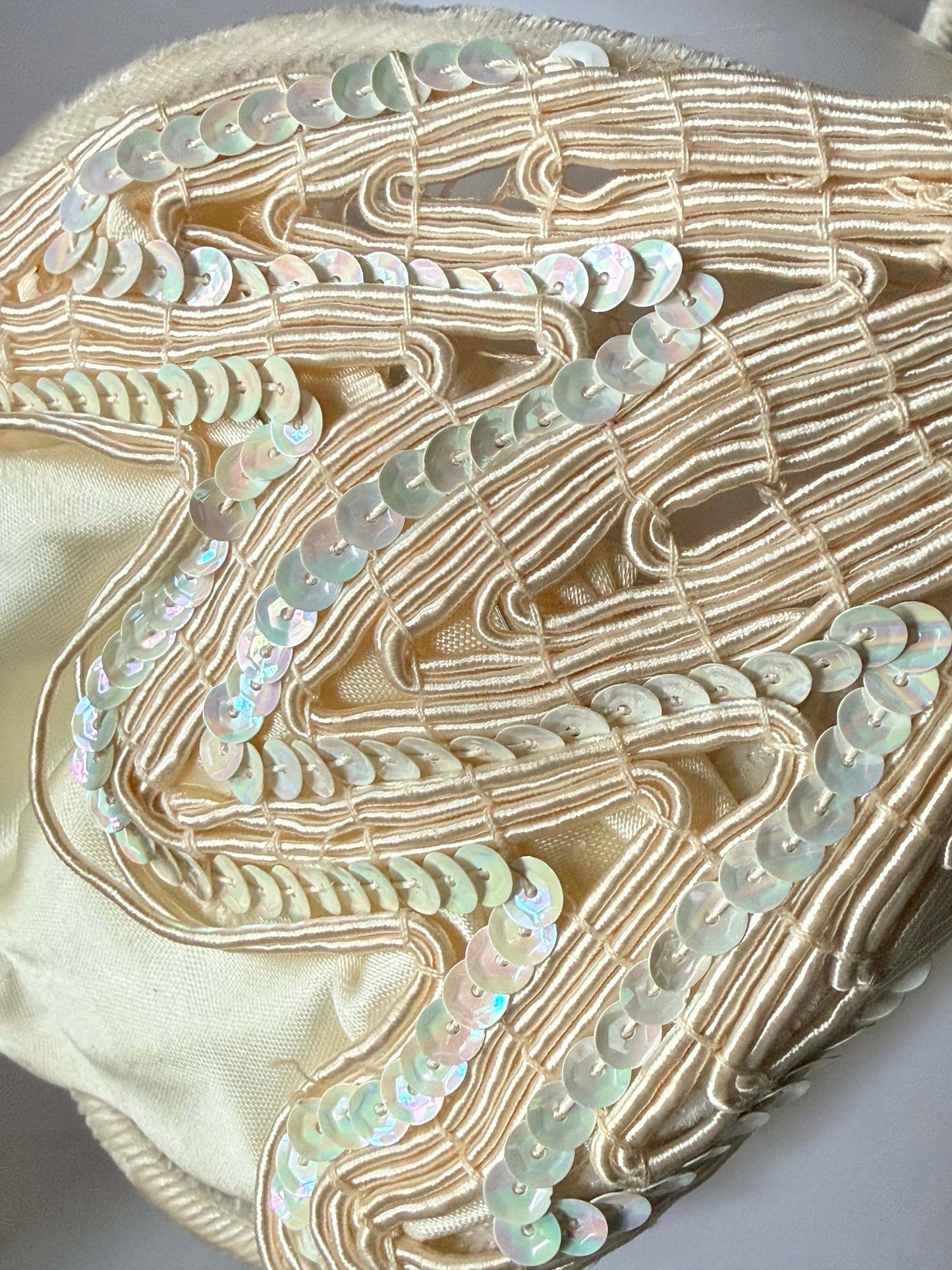 Vintage Ivory Beaded Bow Fascinator | Veil Ready Cocktail Hat | 1950s Bridal Headpiece | Sequined Mid Century Wedding Hat