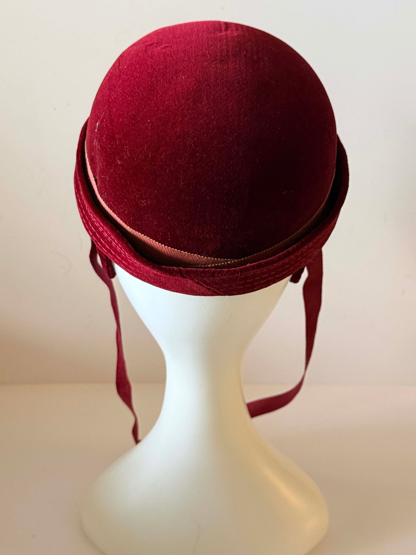 Vintage Mr. John New York Paris Burgundy Red Velvet Riding Style Hat – 1950s Ribbon Tie Hat