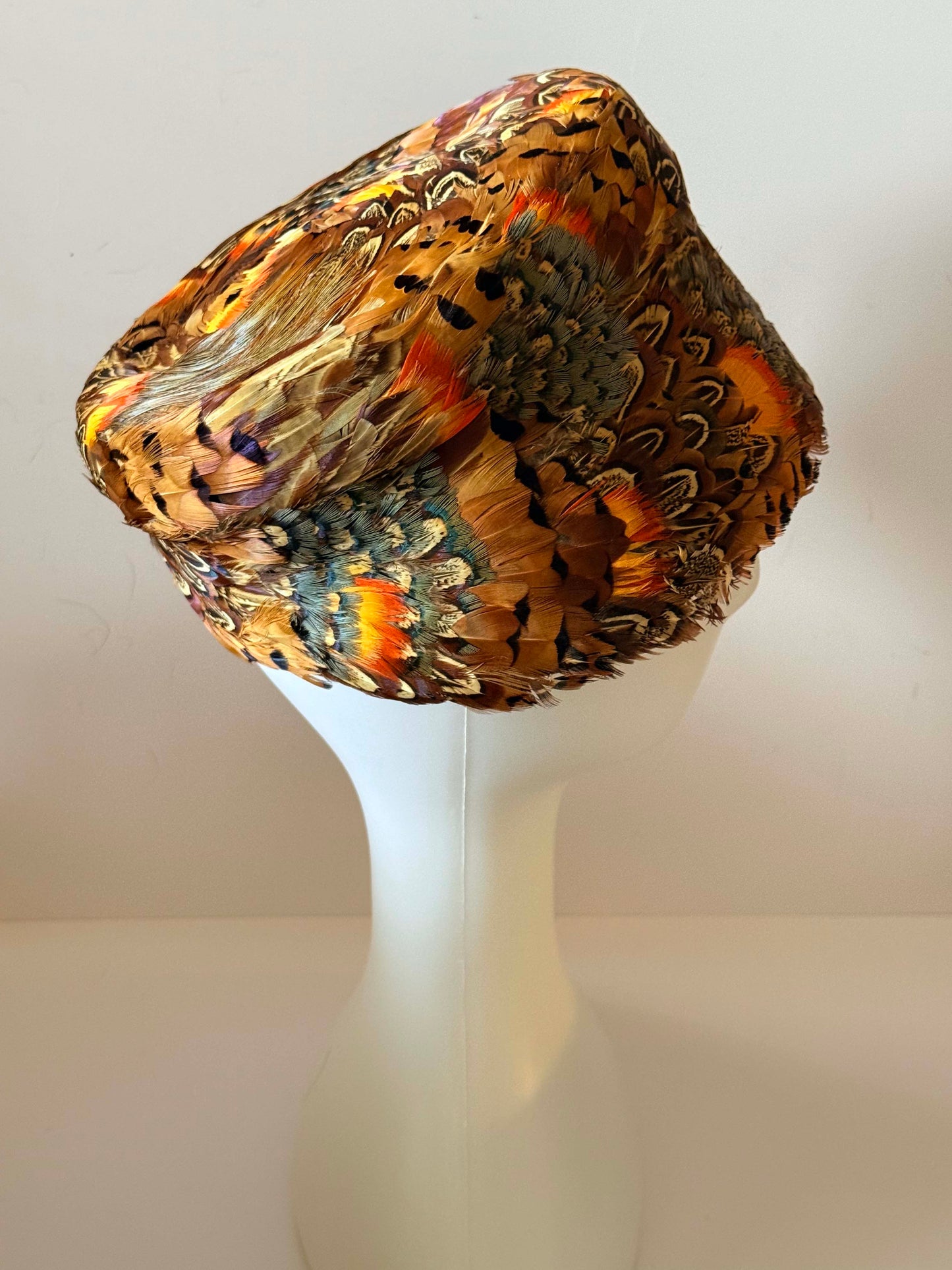Vintage 1950s Pheasant Feather Hat – G. Fox &amp; Co Hartford Feather Bucket Visor Hat