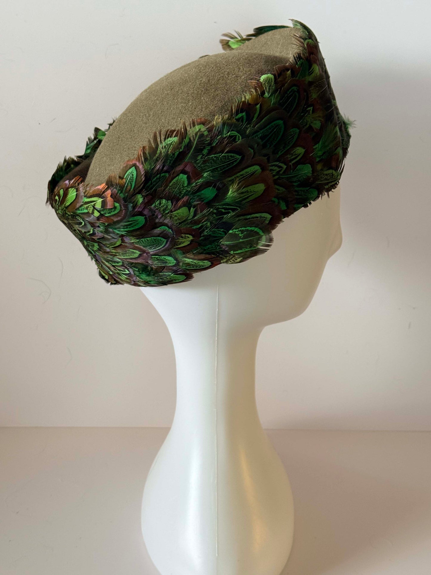 Vintage 1950s Green Pheasant Feather Hat – Mid Century Feather Pillbox Hat