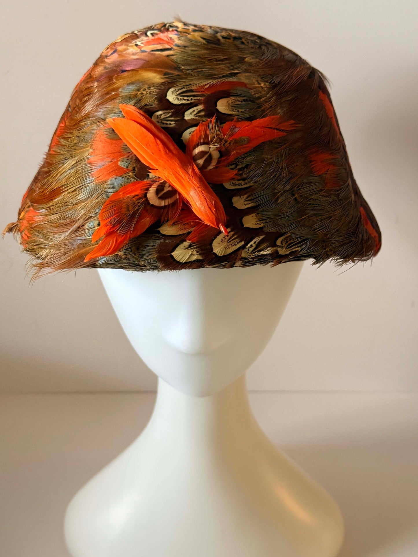 Vintage 1950s Pheasant Feather Hat – Autumn Tones Feathered Cocktail Cloche with Orange Accent