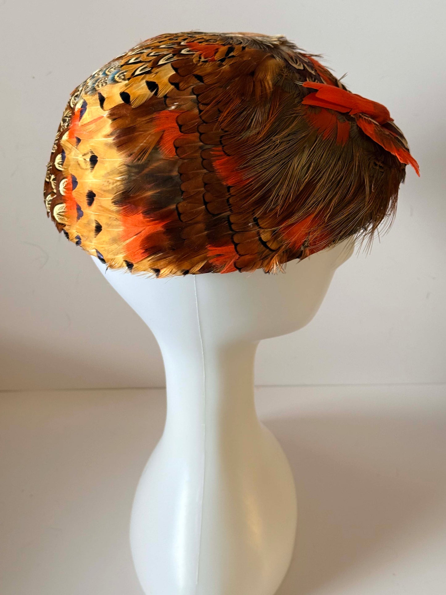 Vintage 1950s Pheasant Feather Hat – Autumn Tones Feathered Cocktail Cloche with Orange Accent