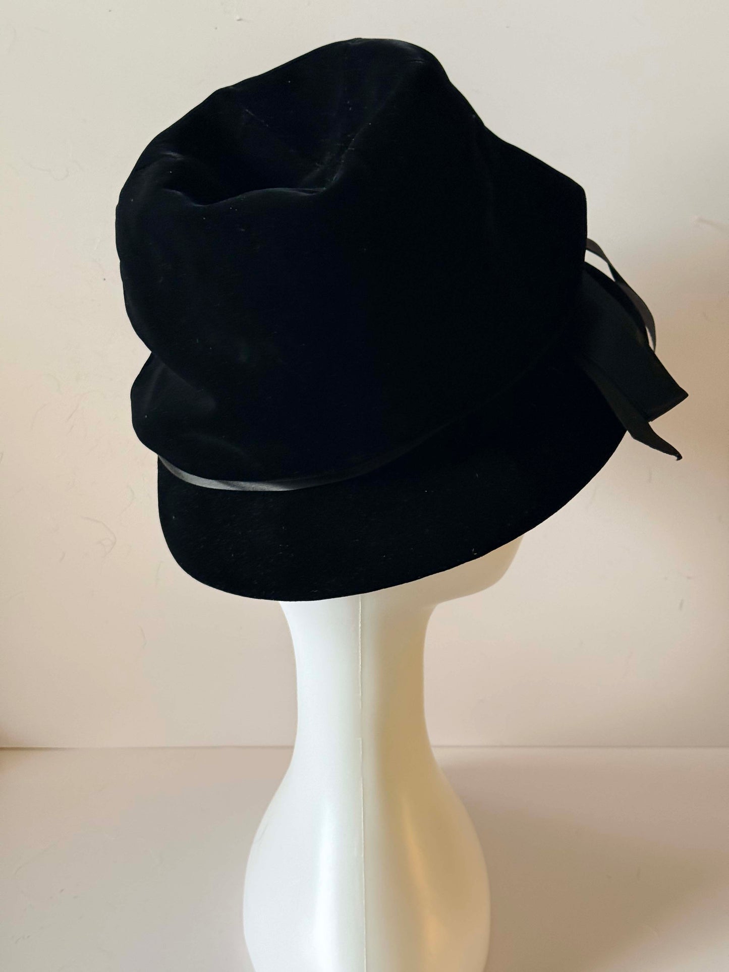 1950s Christian Dior Chapeaux Vintage Hat – Black Velvet Ribbon Trim Bucket Hat