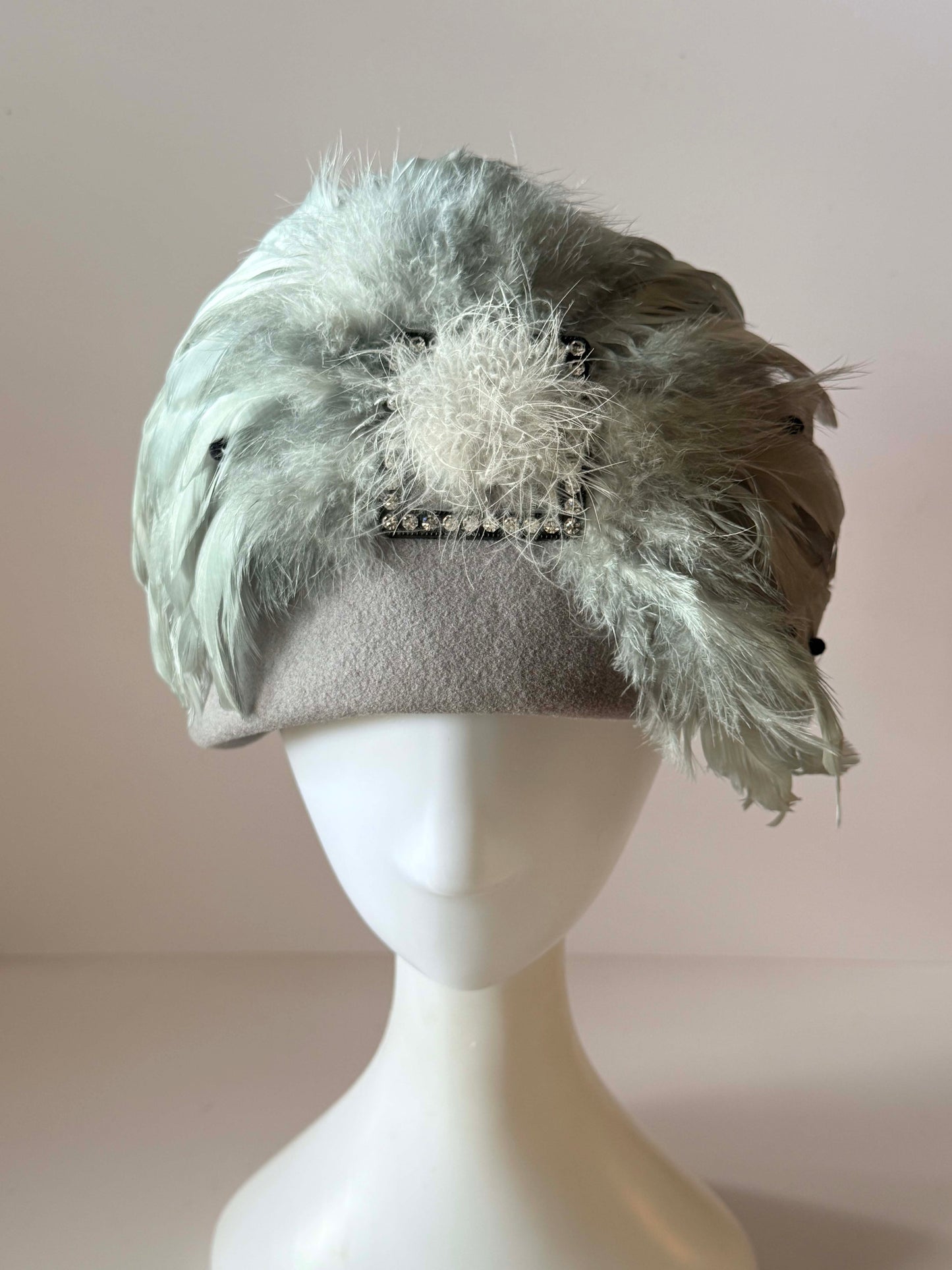 Vintage Hi's Classic Gray Feather Pillbox Hat | 1960s Cocktail Hat | Gray Wool Felt Fascinator | Rhinestone Feather Hat | Made in USA
