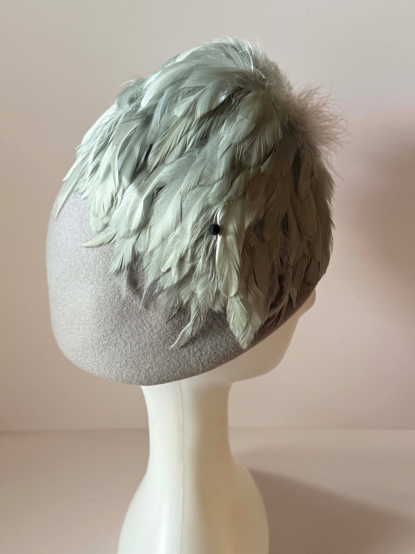 Vintage Hi's Classic Gray Feather Pillbox Hat | 1960s Cocktail Hat | Gray Wool Felt Fascinator | Rhinestone Feather Hat | Made in USA