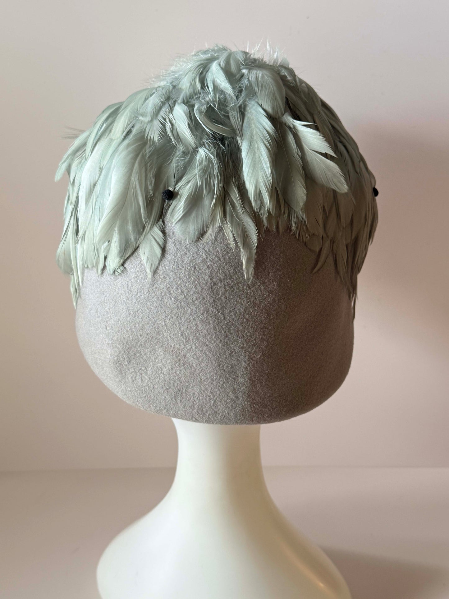 Vintage Hi's Classic Gray Feather Pillbox Hat | 1960s Cocktail Hat | Gray Wool Felt Fascinator | Rhinestone Feather Hat | Made in USA