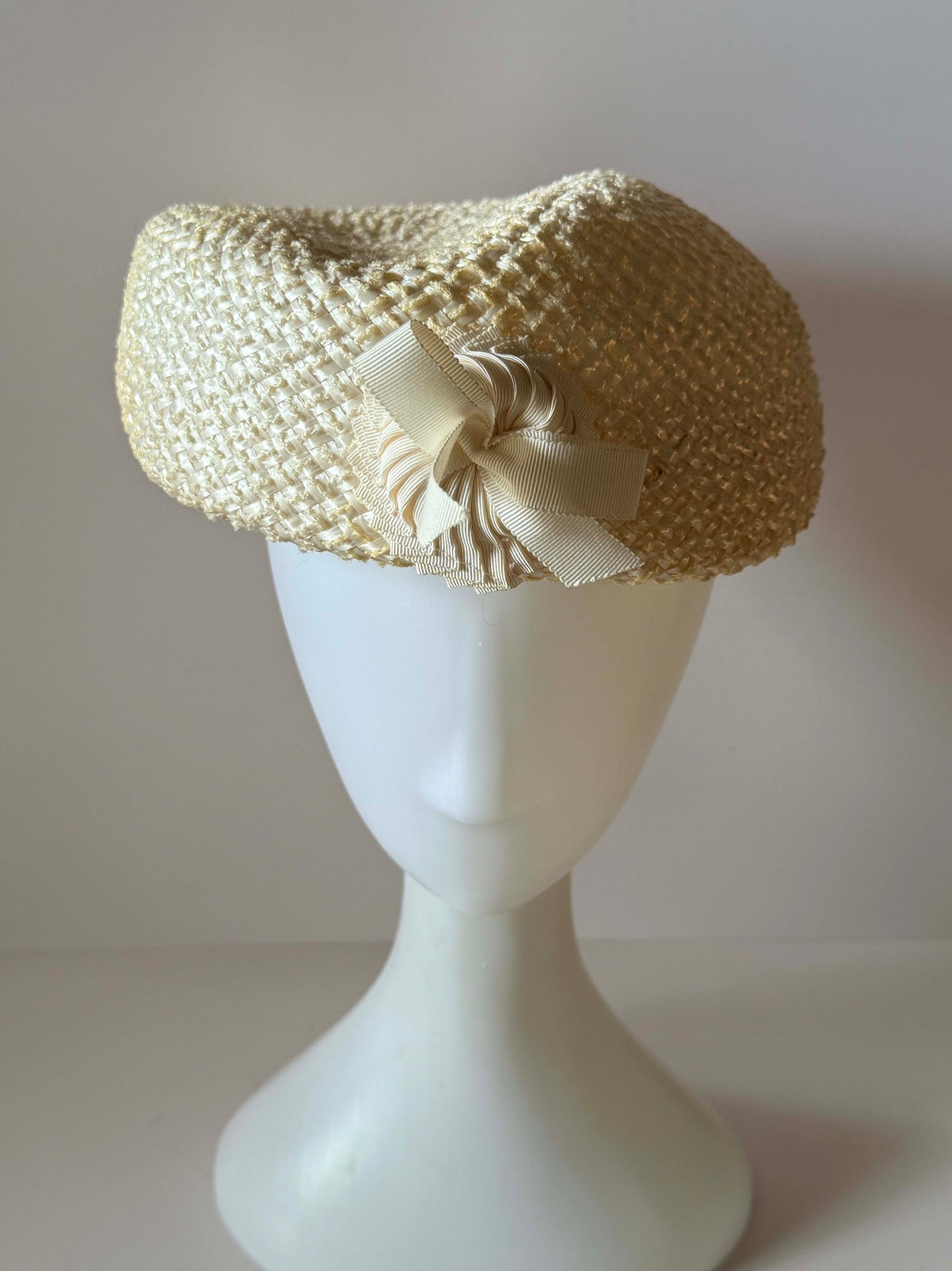 Vintage Ivory Straw Pillbox Hat, 1960s Cream Woven Raffia Cocktail Hat, Bridal Hat, Jackie Kennedy Style, Wedding Guest Hat, Classic Millinery