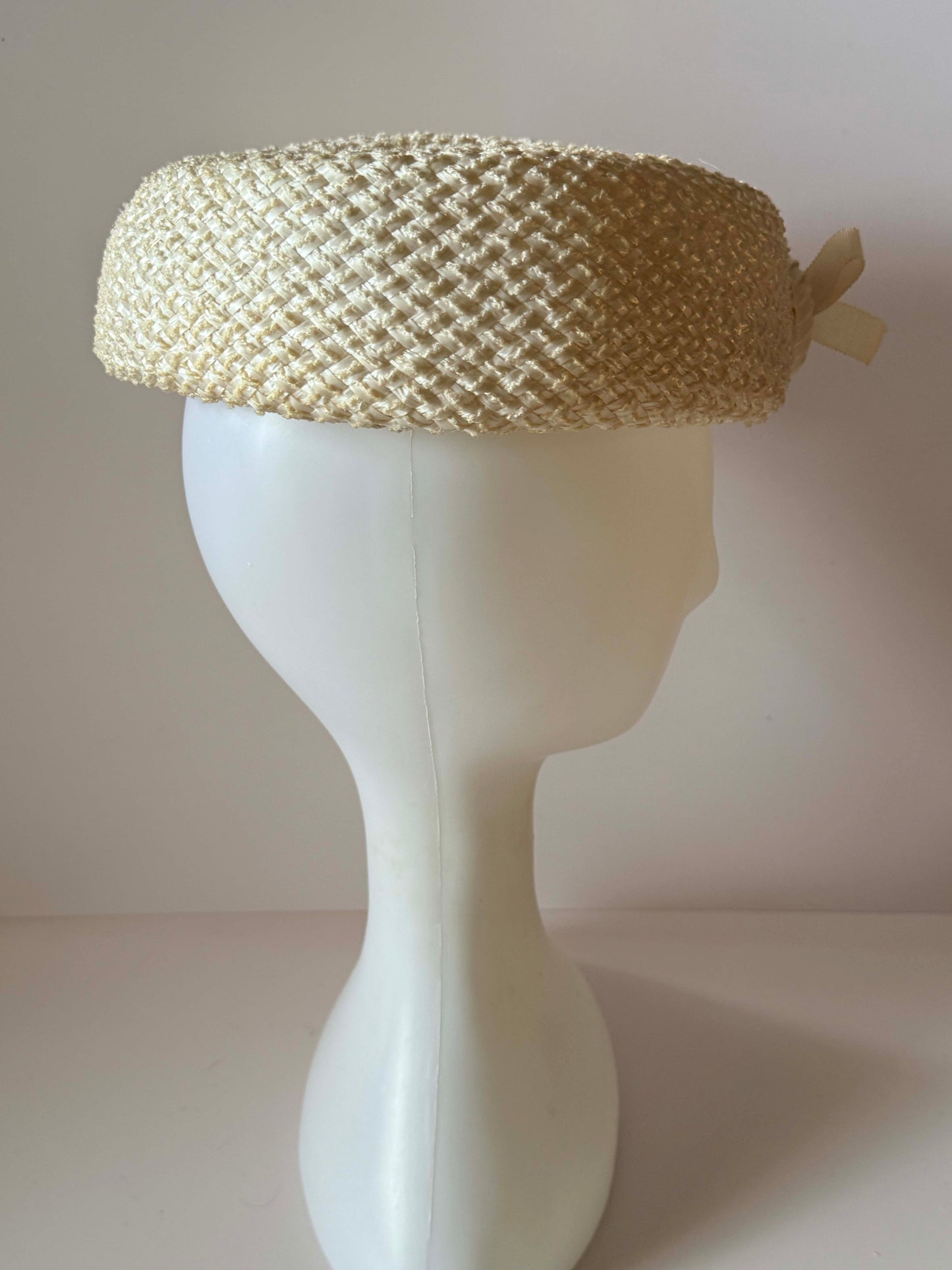 Vintage Ivory Straw Pillbox Hat, 1960s Cream Woven Raffia Cocktail Hat, Bridal Hat, Jackie Kennedy Style, Wedding Guest Hat, Classic Millinery